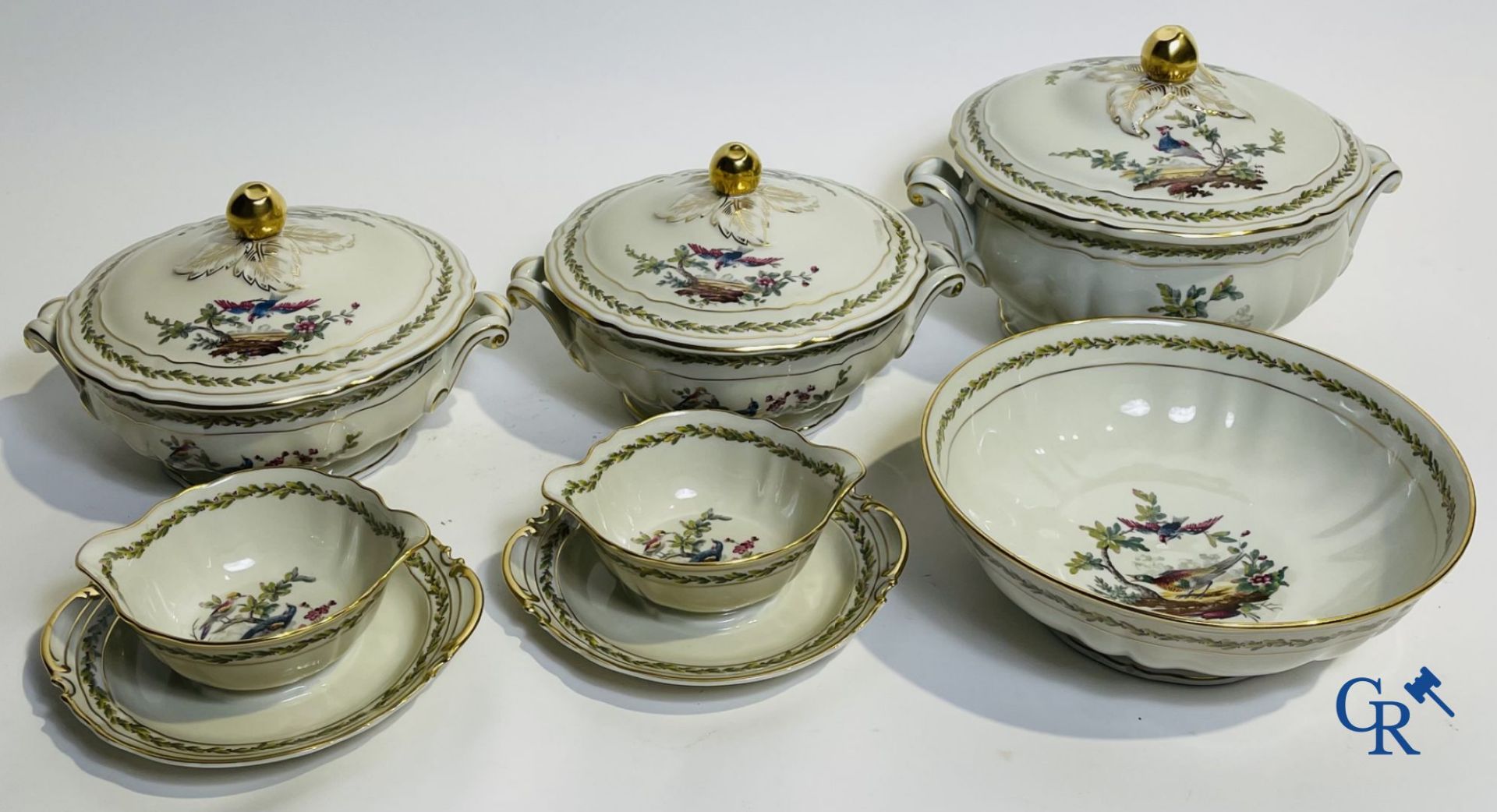 Limoges. L. Bernardaud & Cie. Beautiful dinner set in Limoges porcelain. Model Chevreuse. - Bild 20 aus 25