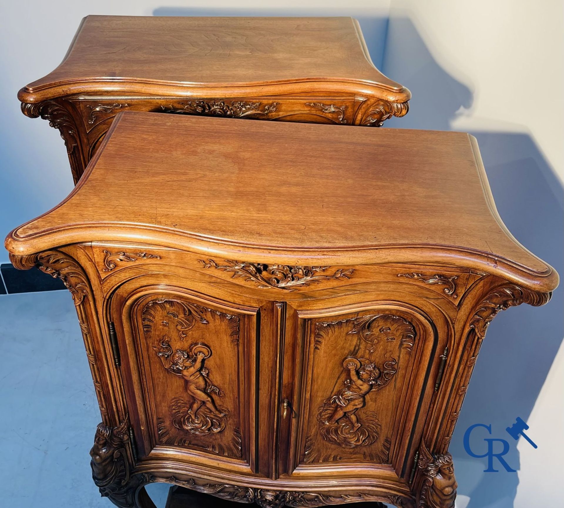 Furniture: A pair of finely carved furniture. LXV style. - Image 14 of 15
