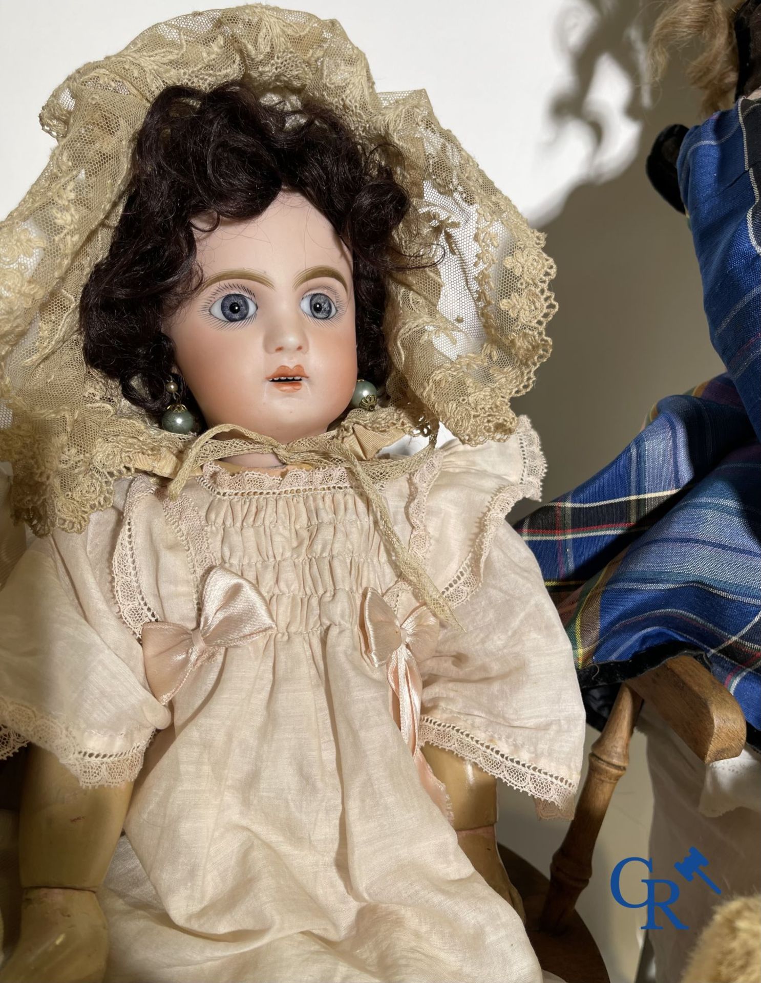Toys: antique dolls. 3 dolls with porcelain head and a dog in fur. - Image 5 of 20