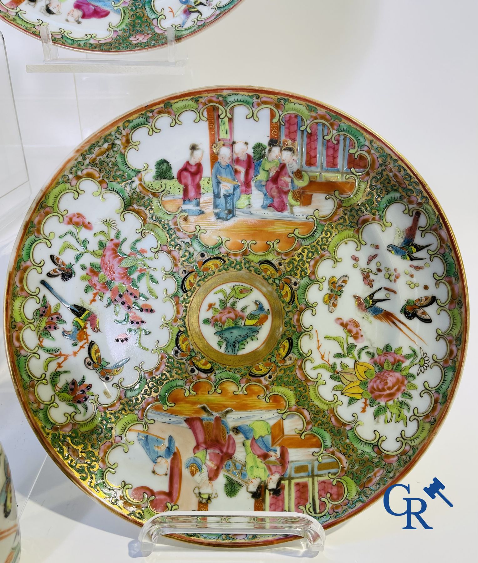 Chinese porcelain: 16 pieces of 18th and 19th century Chinese porcelain. - Image 11 of 33