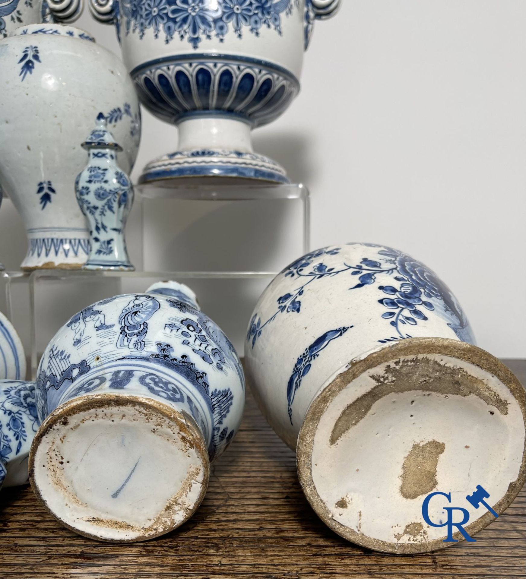 Delft: 11 pieces of blue and white faience with different décors. 17th - 18th century. - Image 15 of 29