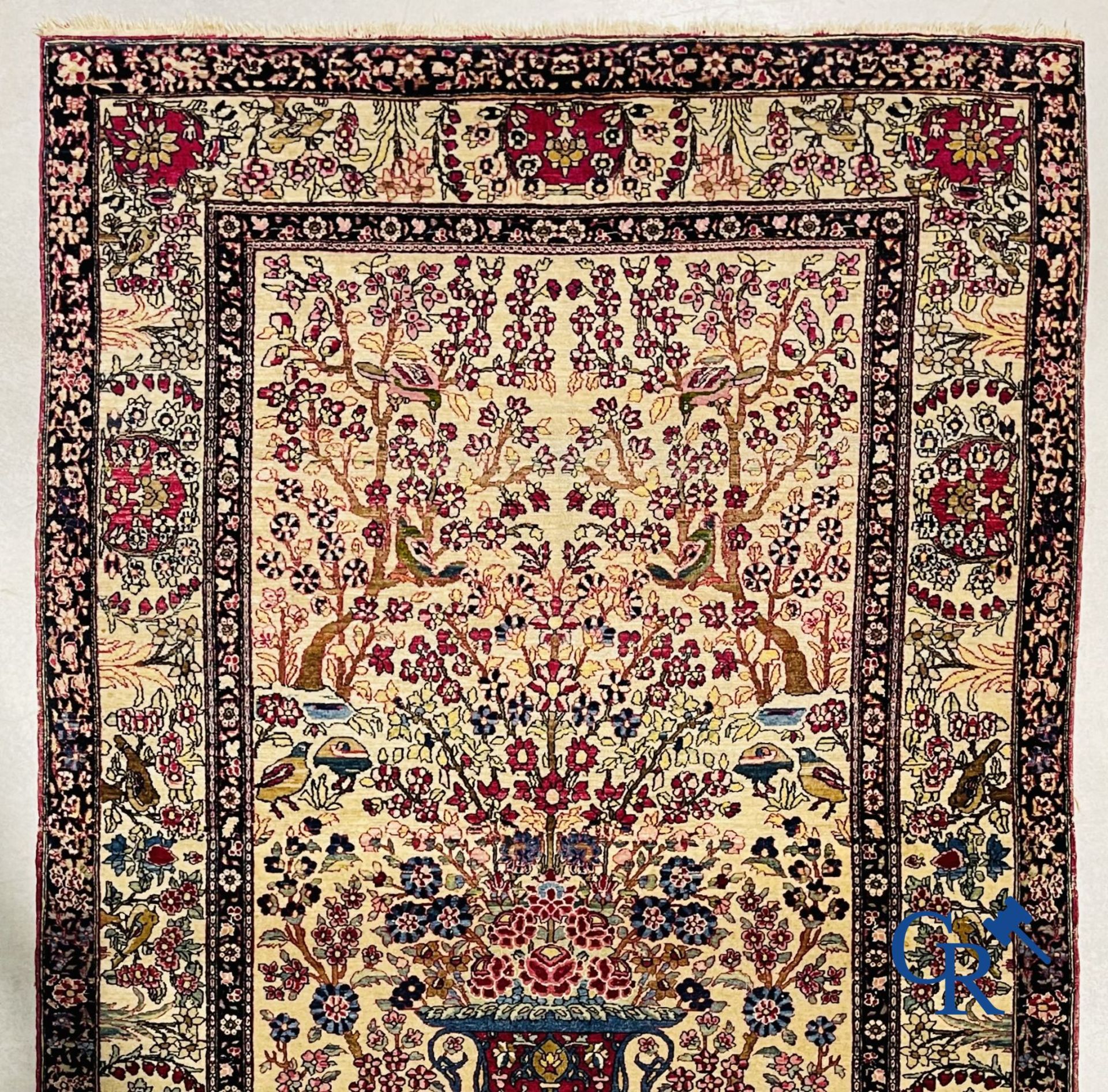 Oriental carpets. Iran. Persian carpet with a flower vase, birds and rabbits in a floral decor. - Bild 3 aus 10