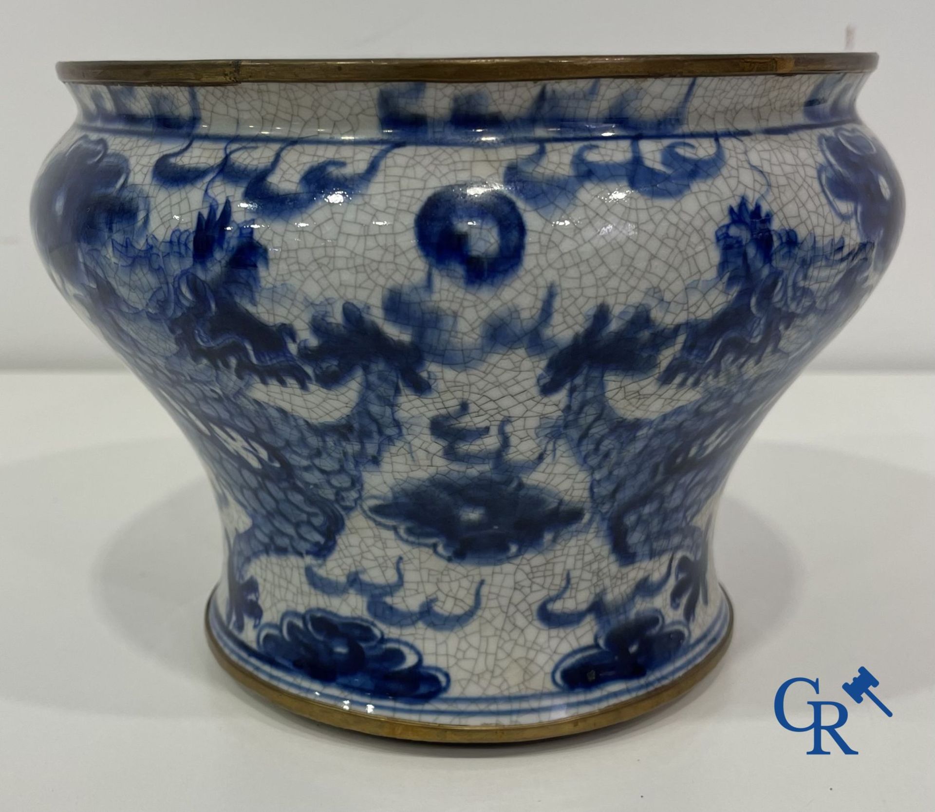 Asian art: A lot with various objects in Chinese porcelain, bronze , red lacquer and rock. 19th-20th - Bild 5 aus 18