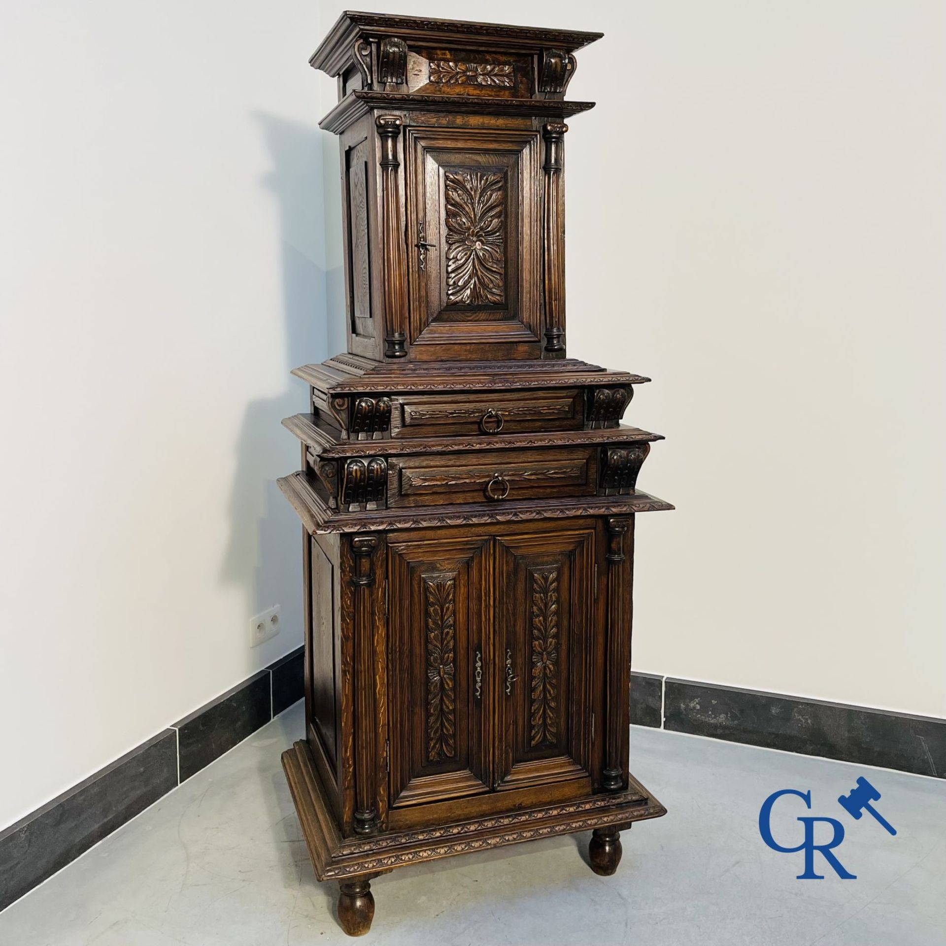 Furniture: An oak sacristy credence. - Image 15 of 15