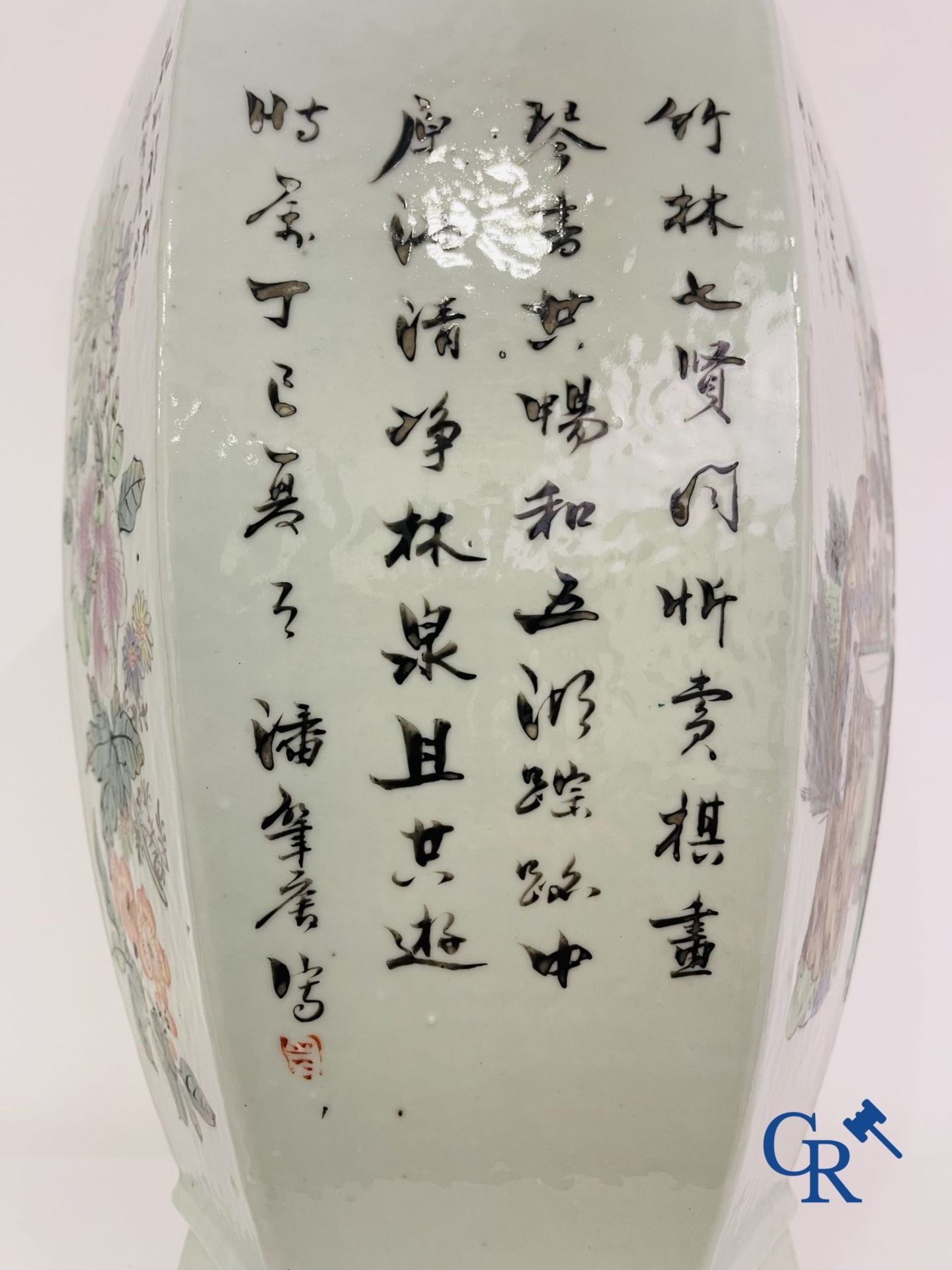 Asian Art: Chinese porcelain. A hexagonal Chinese Famille rose vase with sages and scholars. 19/20th - Image 9 of 22