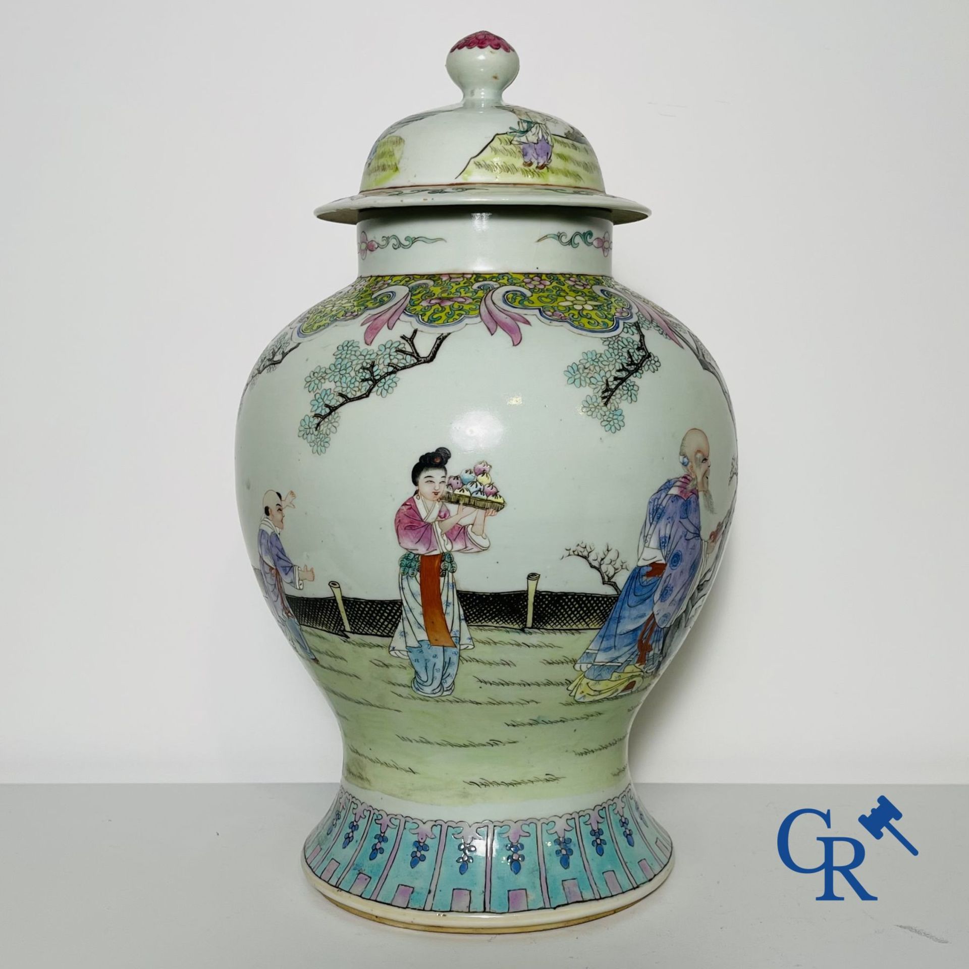 Chinese Porcelain: A Chinese famille rose lidded vase depicting Shou Lao. - Image 3 of 21
