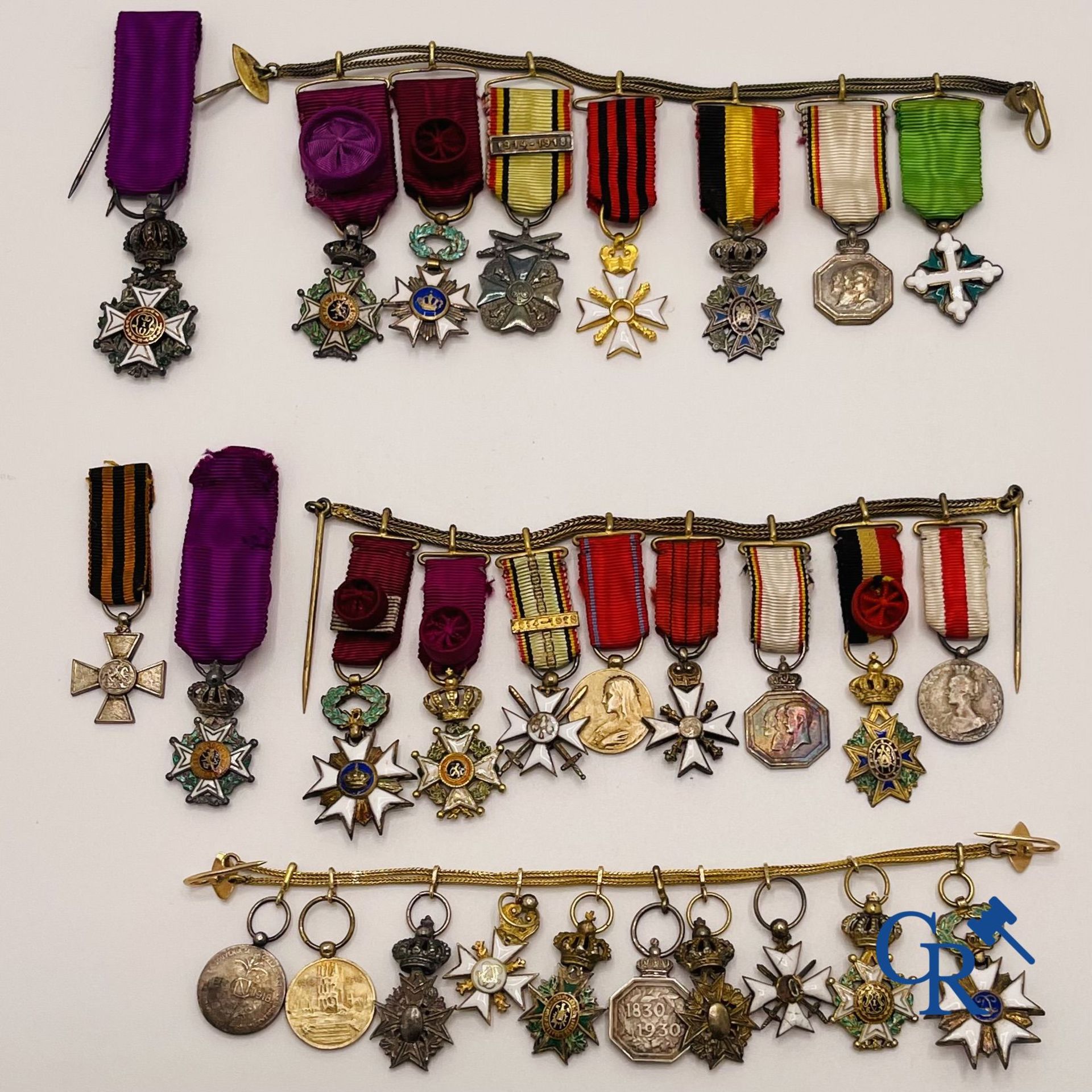 Medals / decorations: Lot of 3 miniature chaines of which 1 in gold 18K (750°/00) set with multiple 