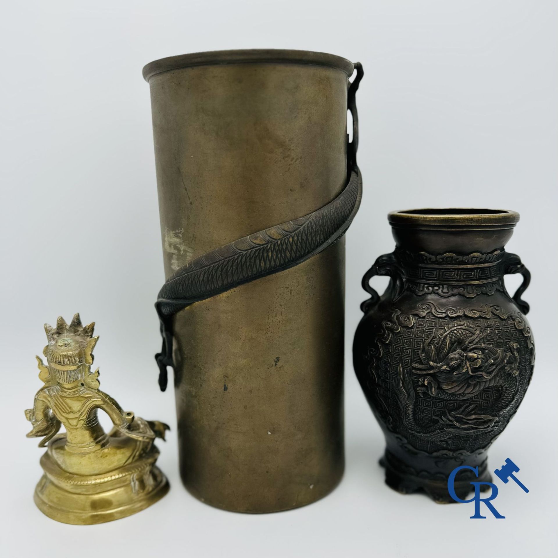 Chinese Art: 3 Chinese objects in bronze. - Image 2 of 11