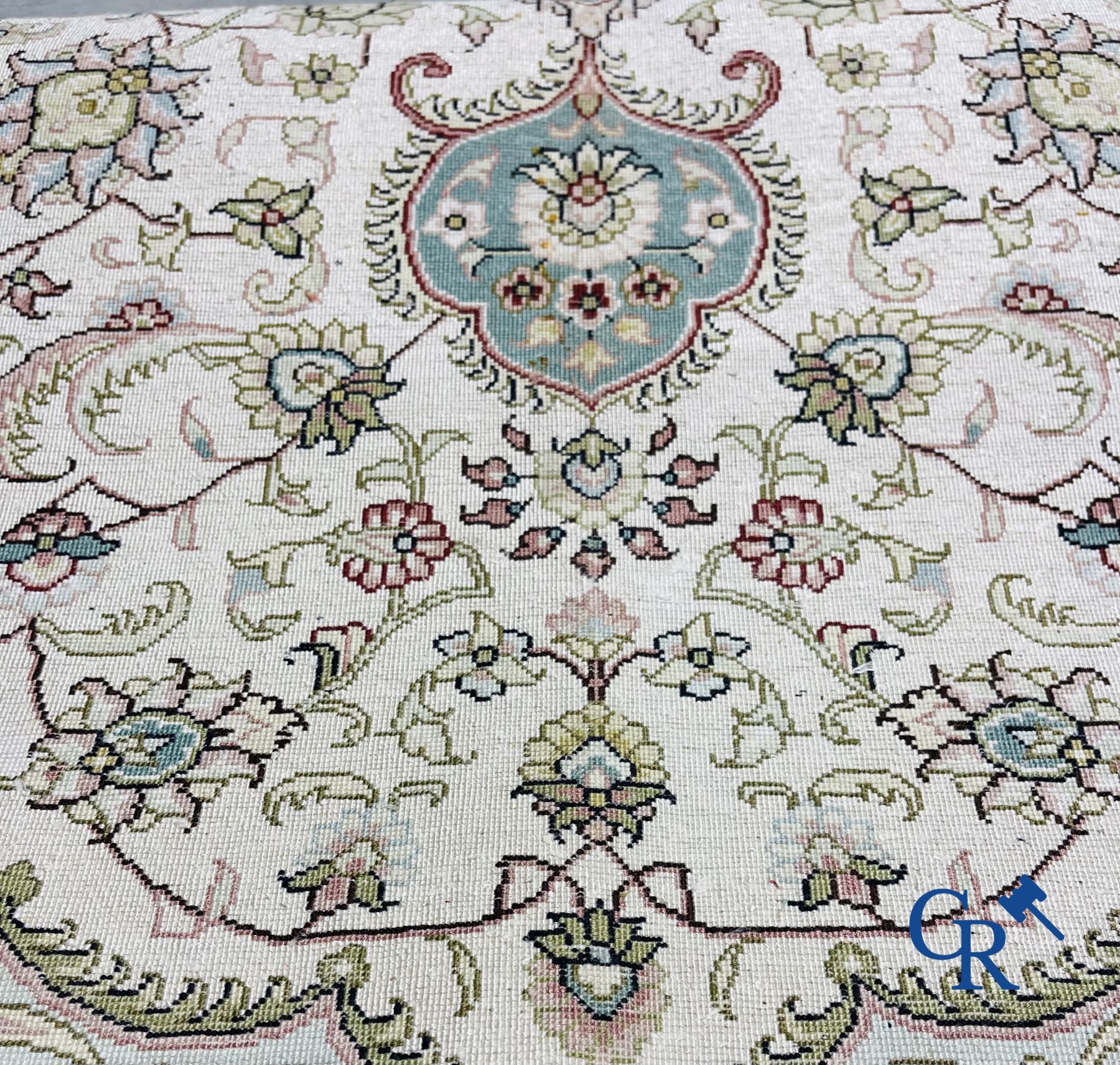 Oriental carpets: Hereke. Large carpet in silk. - Image 10 of 10