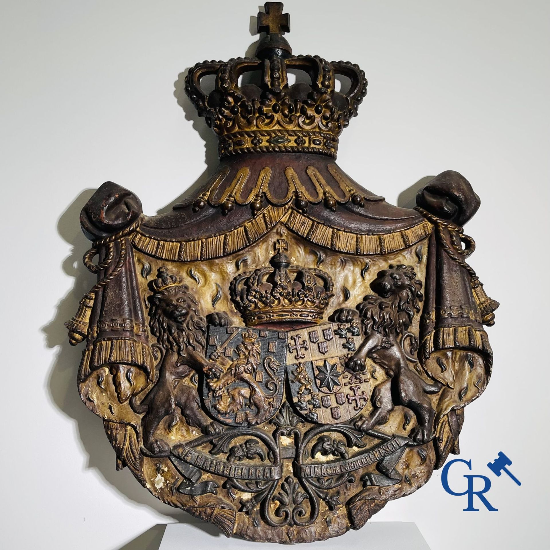 Exceptionally Royal Coat of Arms in dented and polychrome cast iron. the Netherlands, 19th century. - Image 13 of 13
