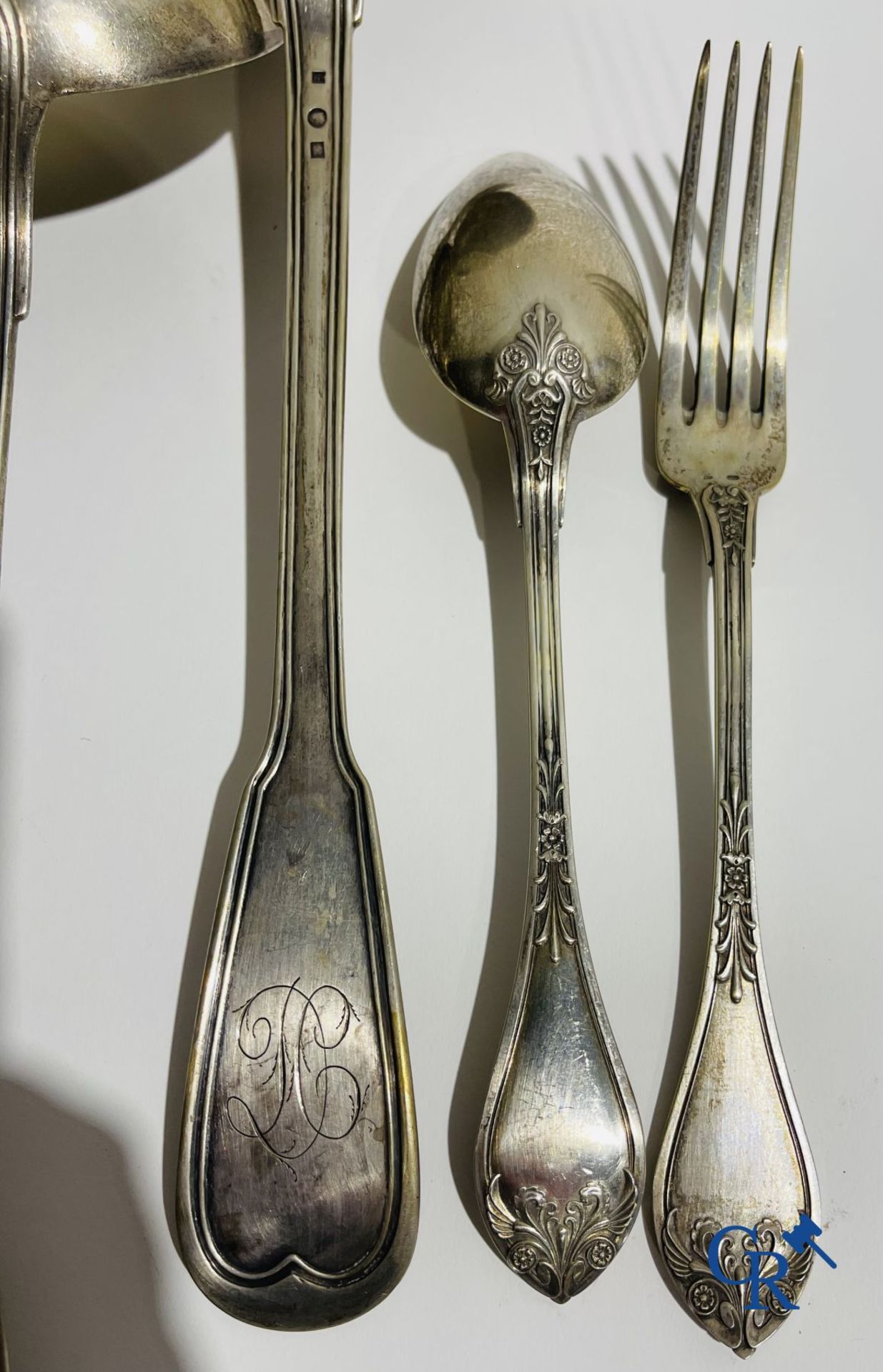 Silver: A lot with silver cutlery, 2 silver crowns and a silver candlestick. - Bild 2 aus 14