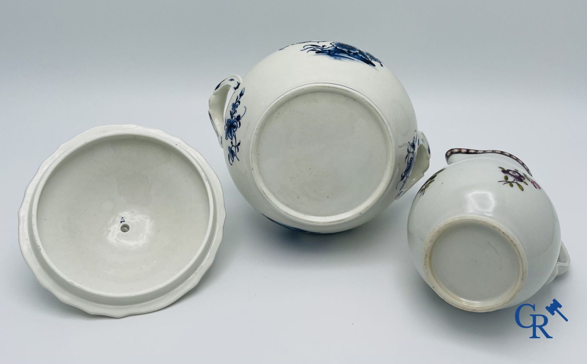 2 pieces of Doorniks porcelain. 18th century. - Bild 6 aus 10