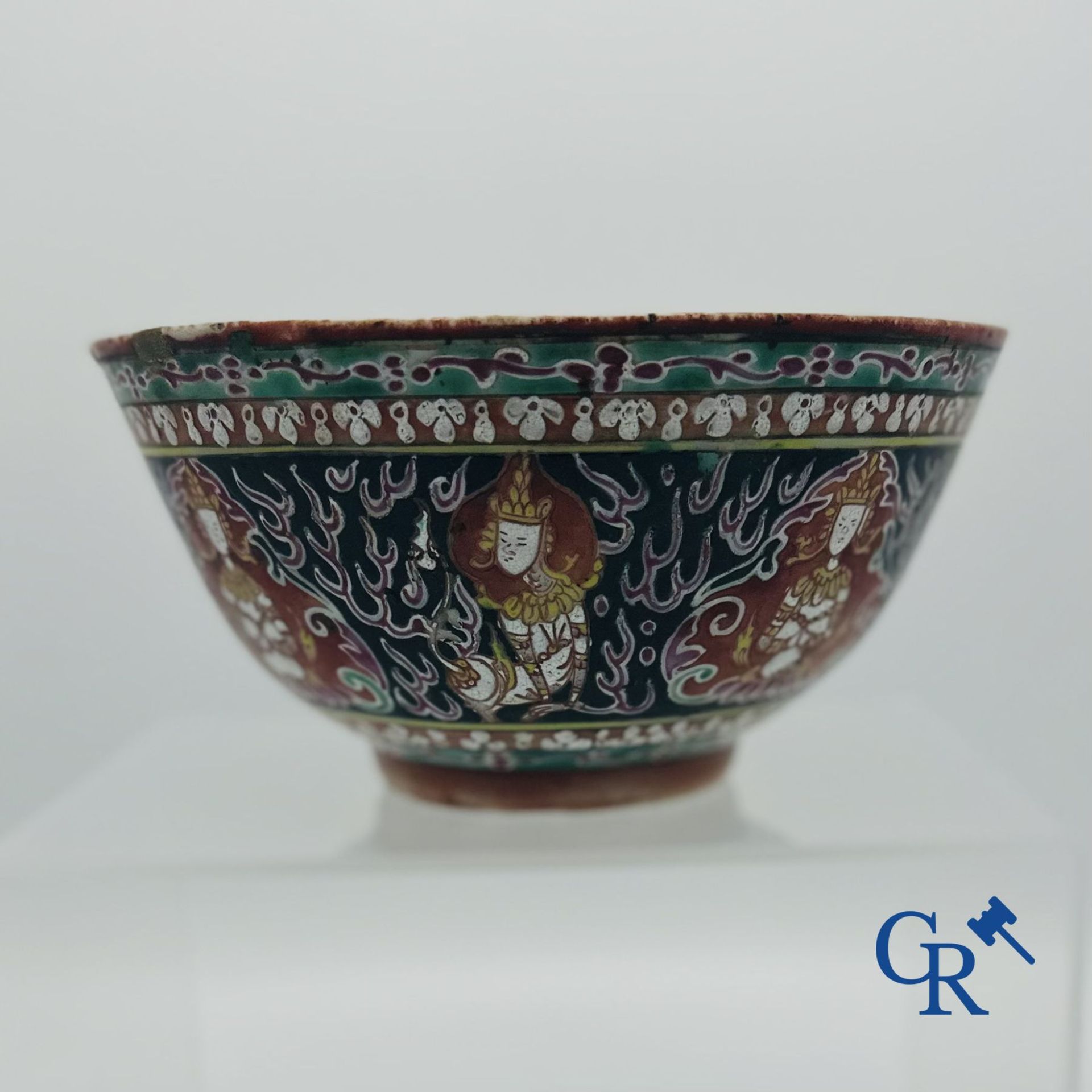 A Chinese bowl in Bencharong porcelain. 19th century. - Image 6 of 7