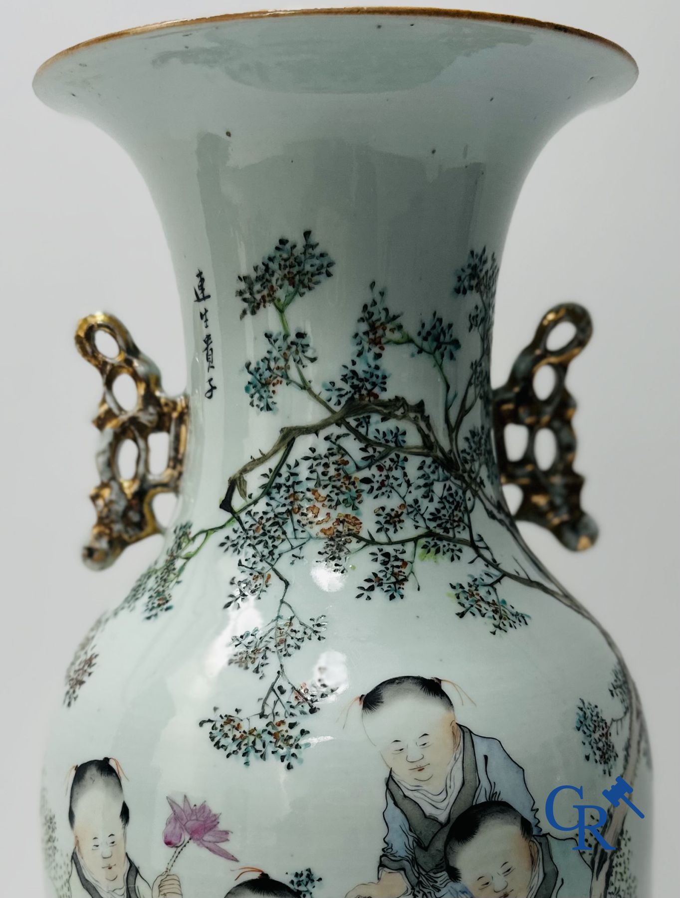 Chinese porcelain: Chinese vase with a decor of 7 children playing in a garden. - Image 3 of 14