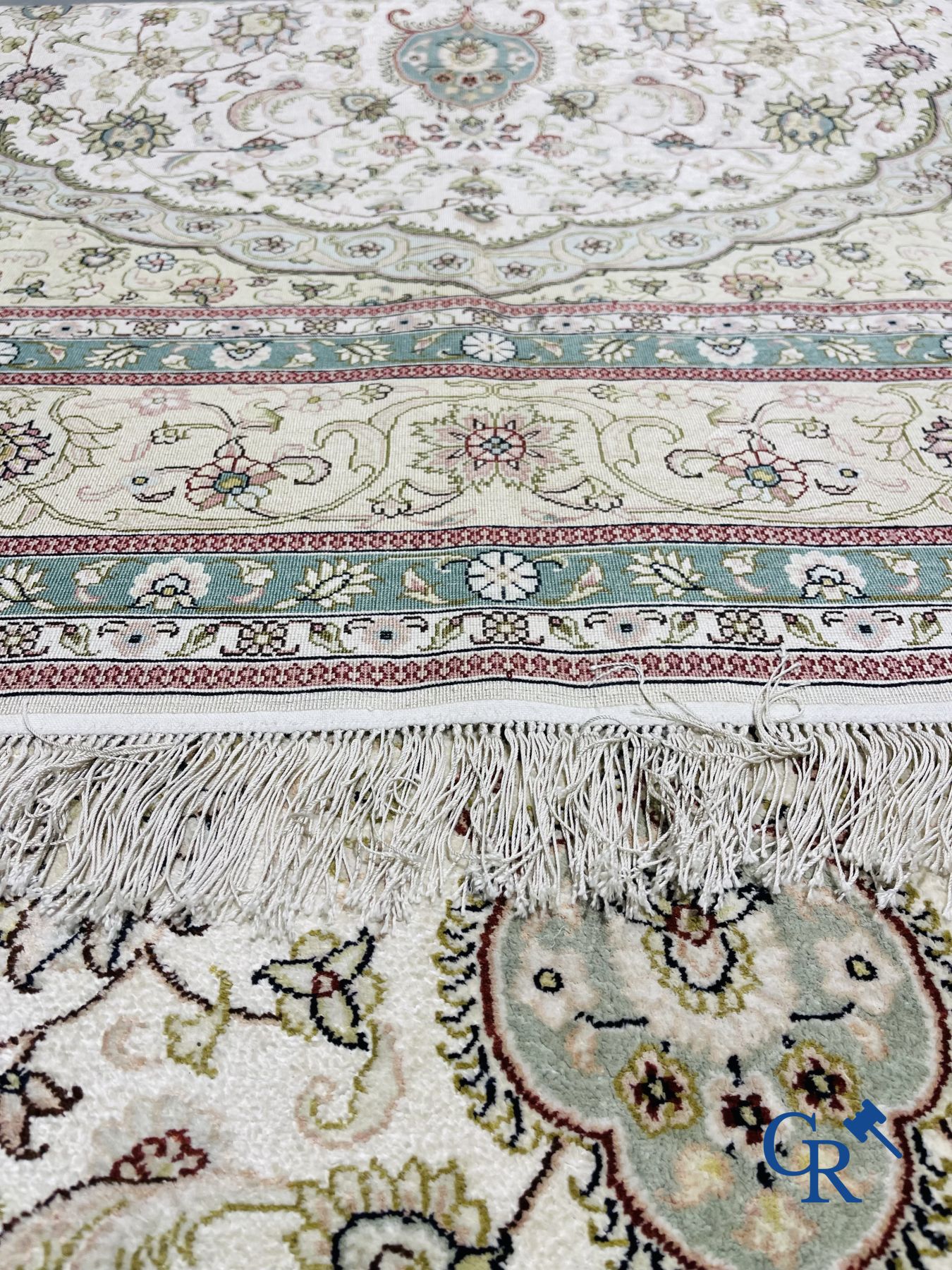 Oriental carpets: Hereke. Large carpet in silk. - Image 9 of 10