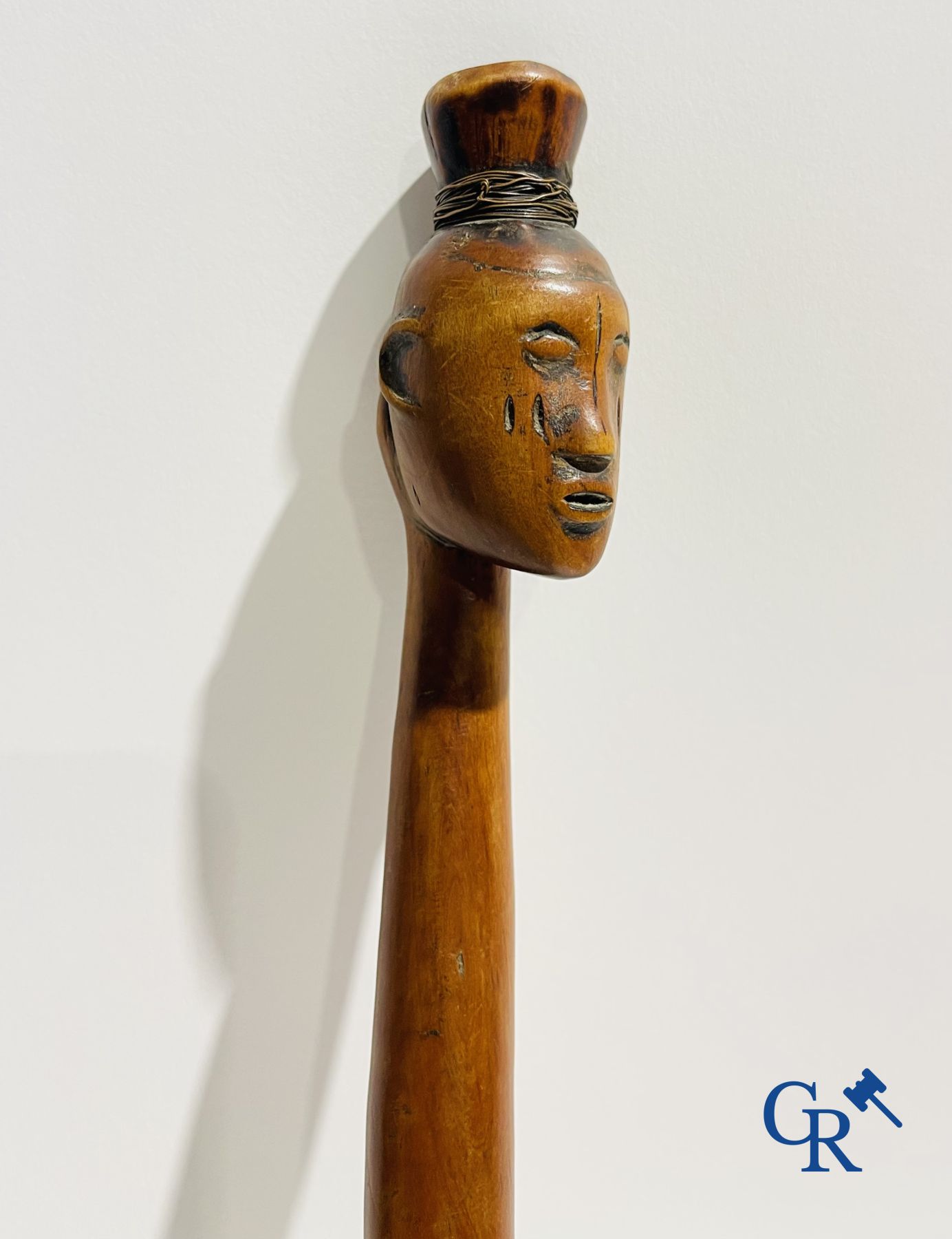 African art: A sculpted wooden staff. - Image 4 of 20