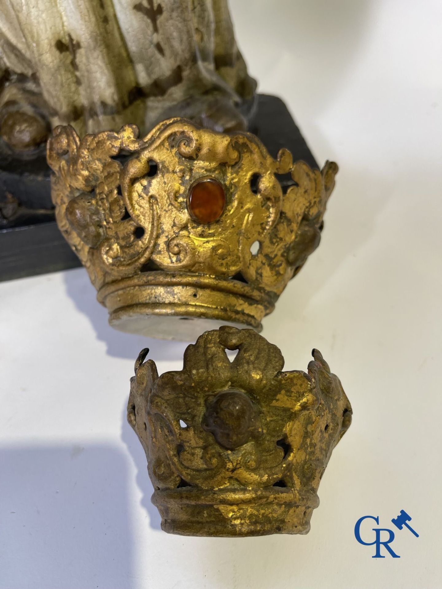 Wooden polychrome Baroque sculpture of Mary with child. The Crown inlaid with an amber-like rock. - Image 23 of 30