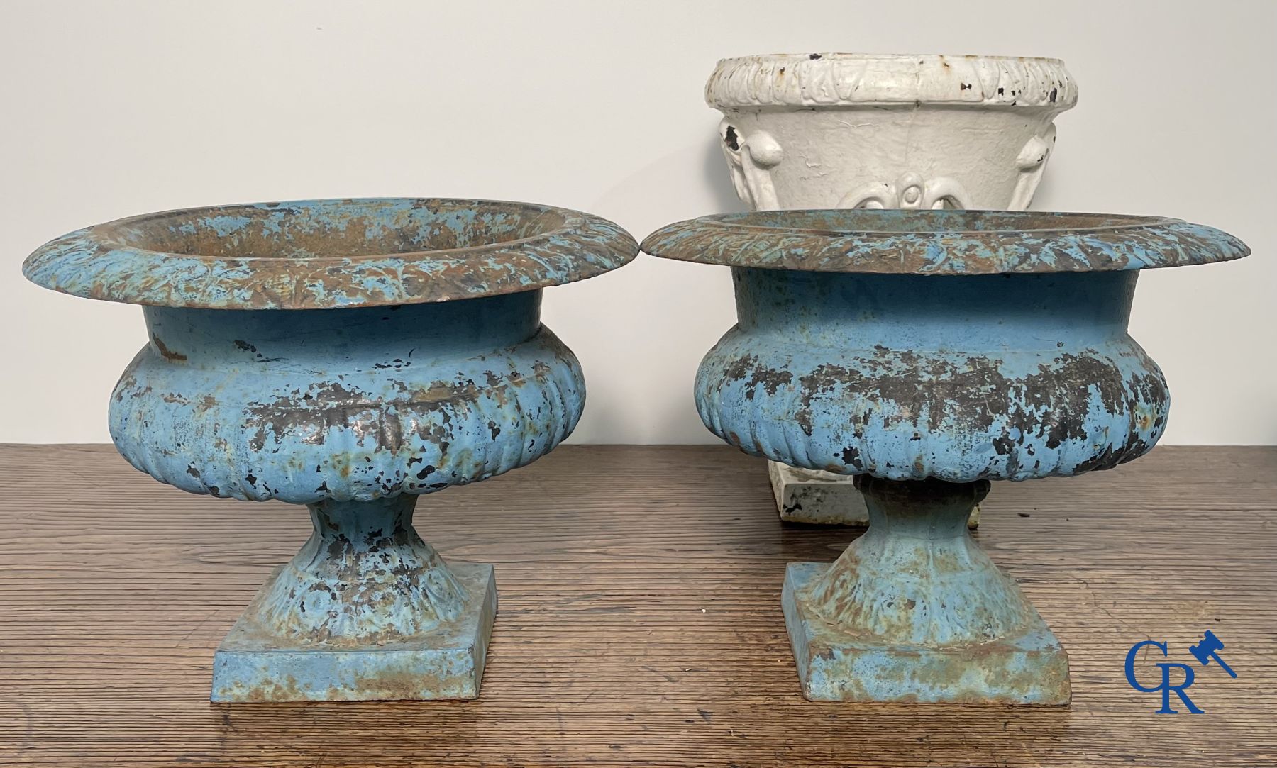 4 cast iron garden vases. - Image 7 of 9