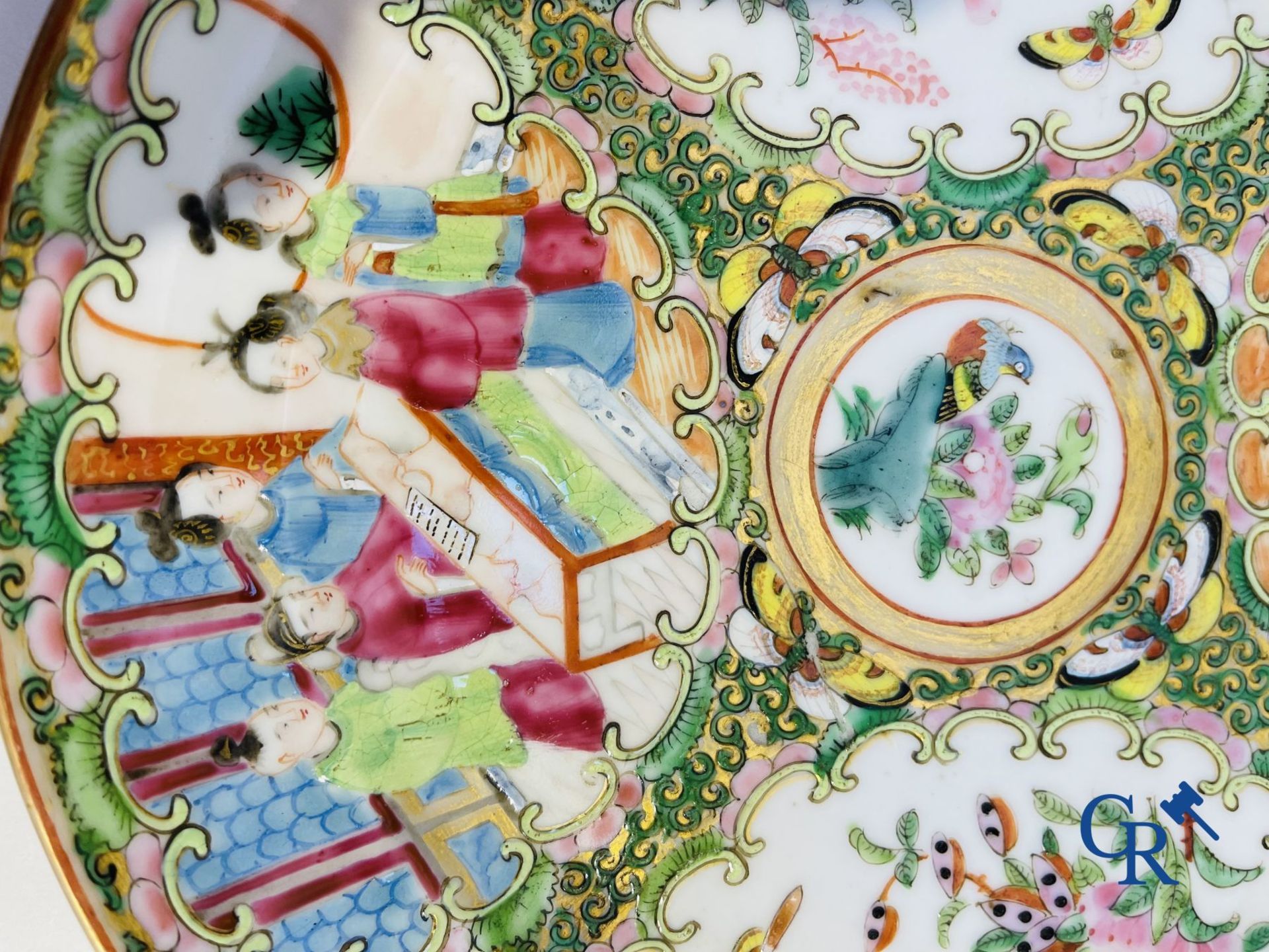 Chinese porcelain: 16 pieces of 18th and 19th century Chinese porcelain. - Image 25 of 33