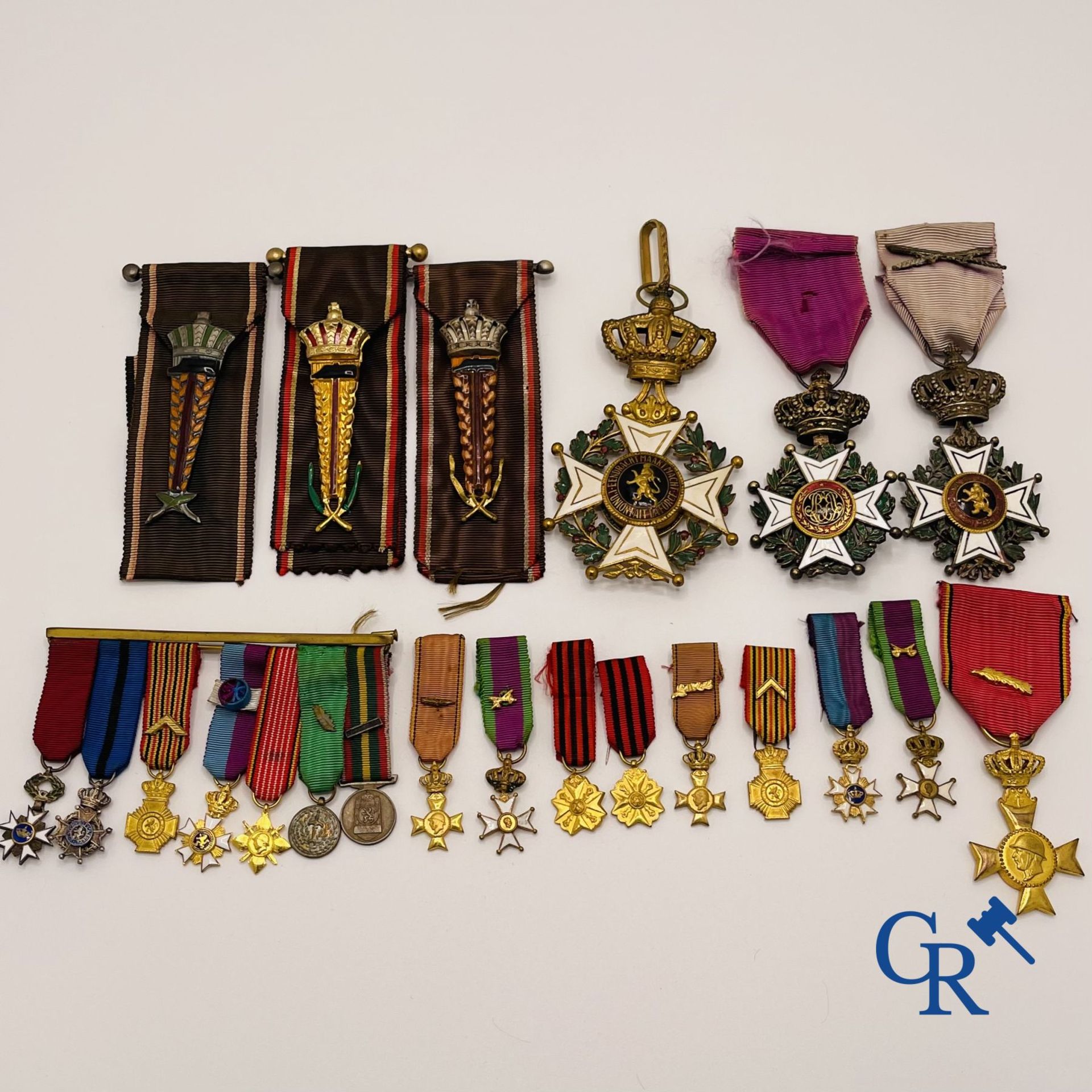 Medals / Decorations: Beautiful lot various honor badges/decorations and miniature decorations. - Bild 2 aus 3