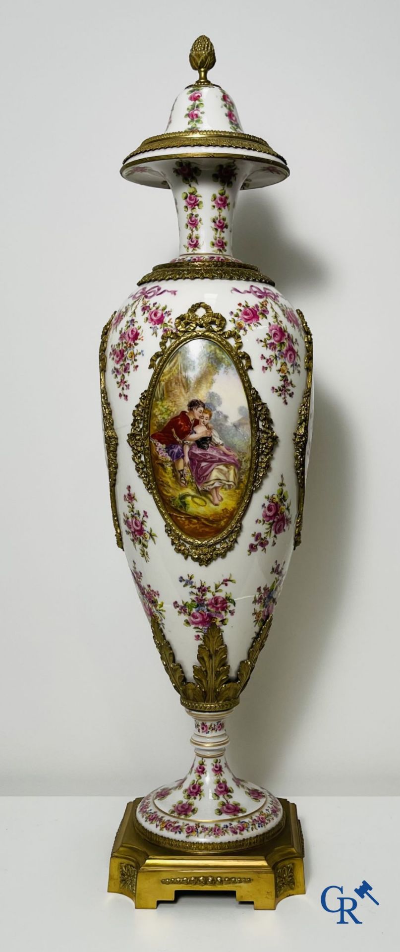 Porcelain: Sèvres: Lot consisting a vase, a lamp and part of a tea set. - Image 5 of 8