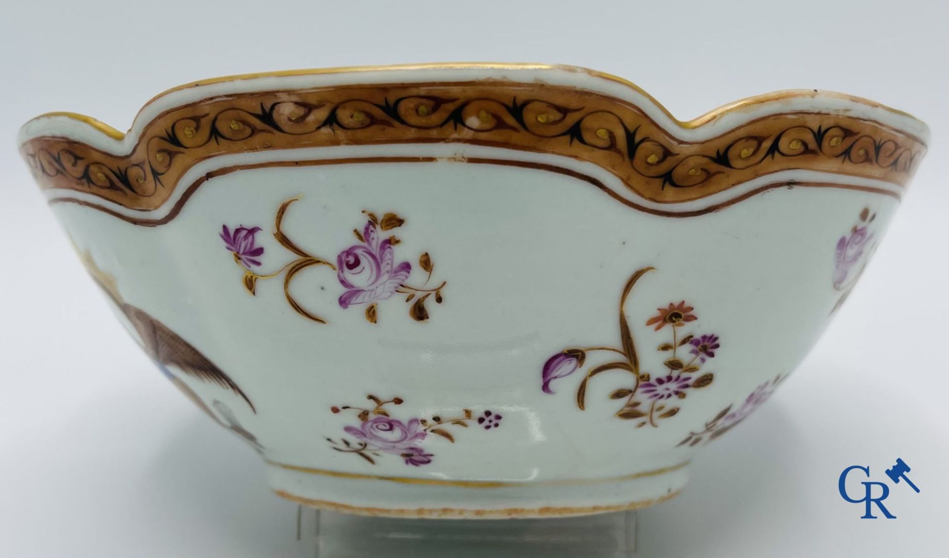 Asian Art: A Chinese famille rose bowl in export porcelain for the American market. - Image 6 of 12