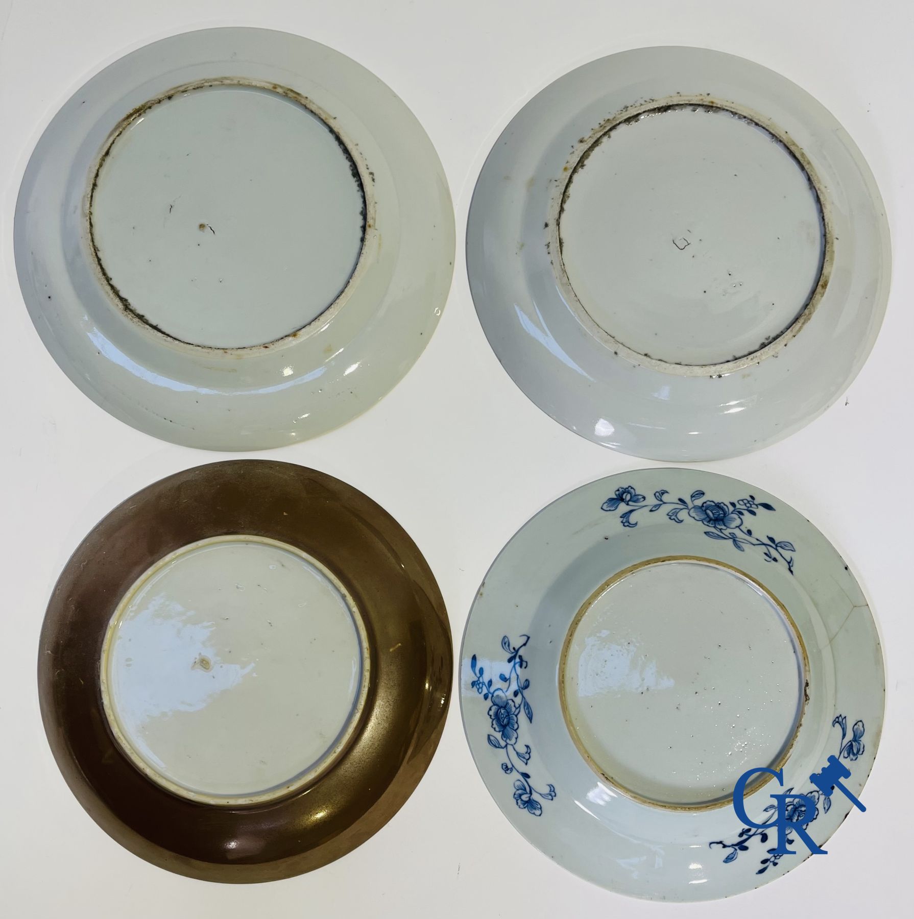 Chinese porcelain: 16 pieces of 18th and 19th century Chinese porcelain. - Image 18 of 33