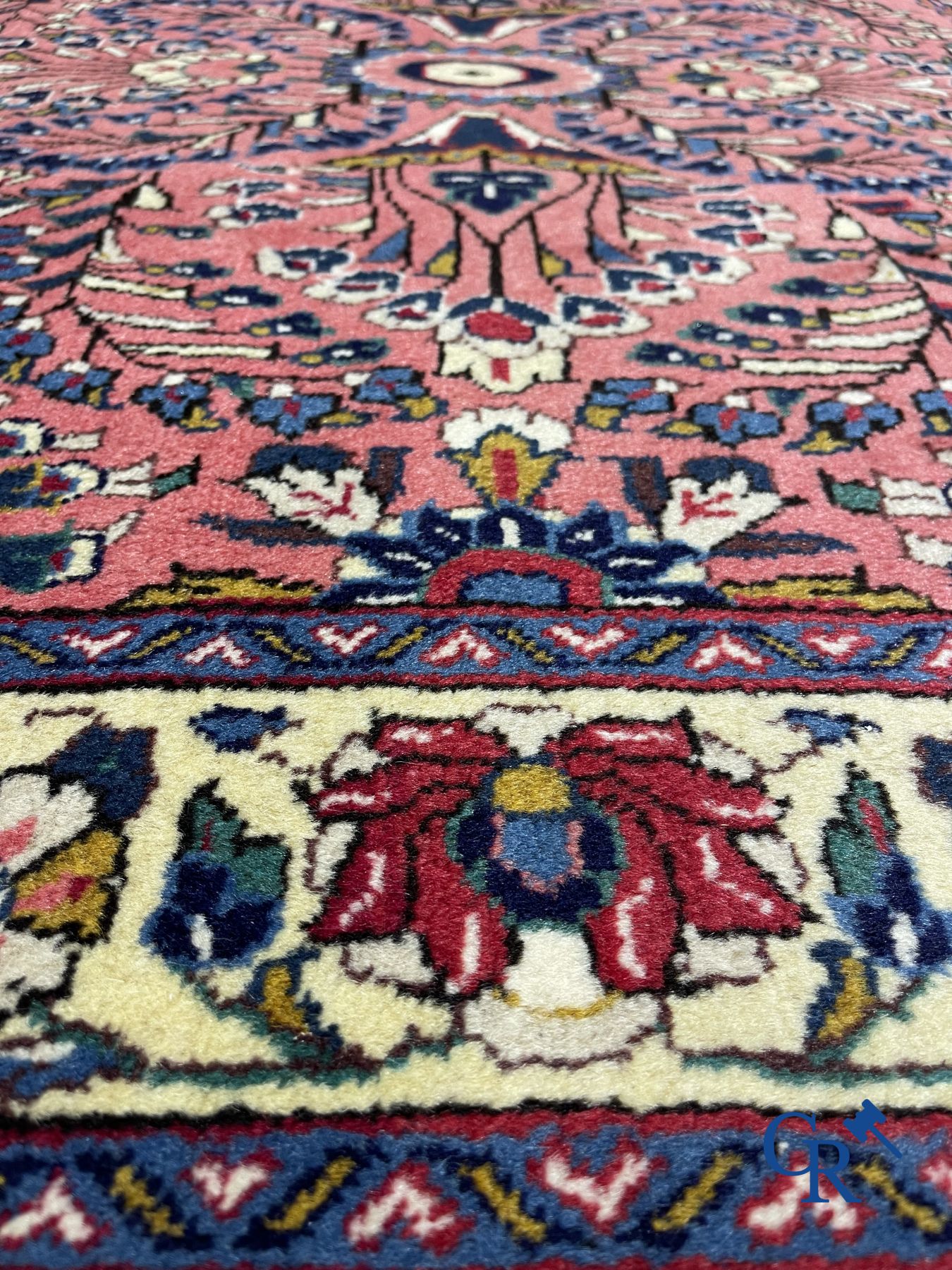 Oriental carpets: Iran, Sarouk. Hand-knotted Persian carpet in wool. - Image 4 of 5