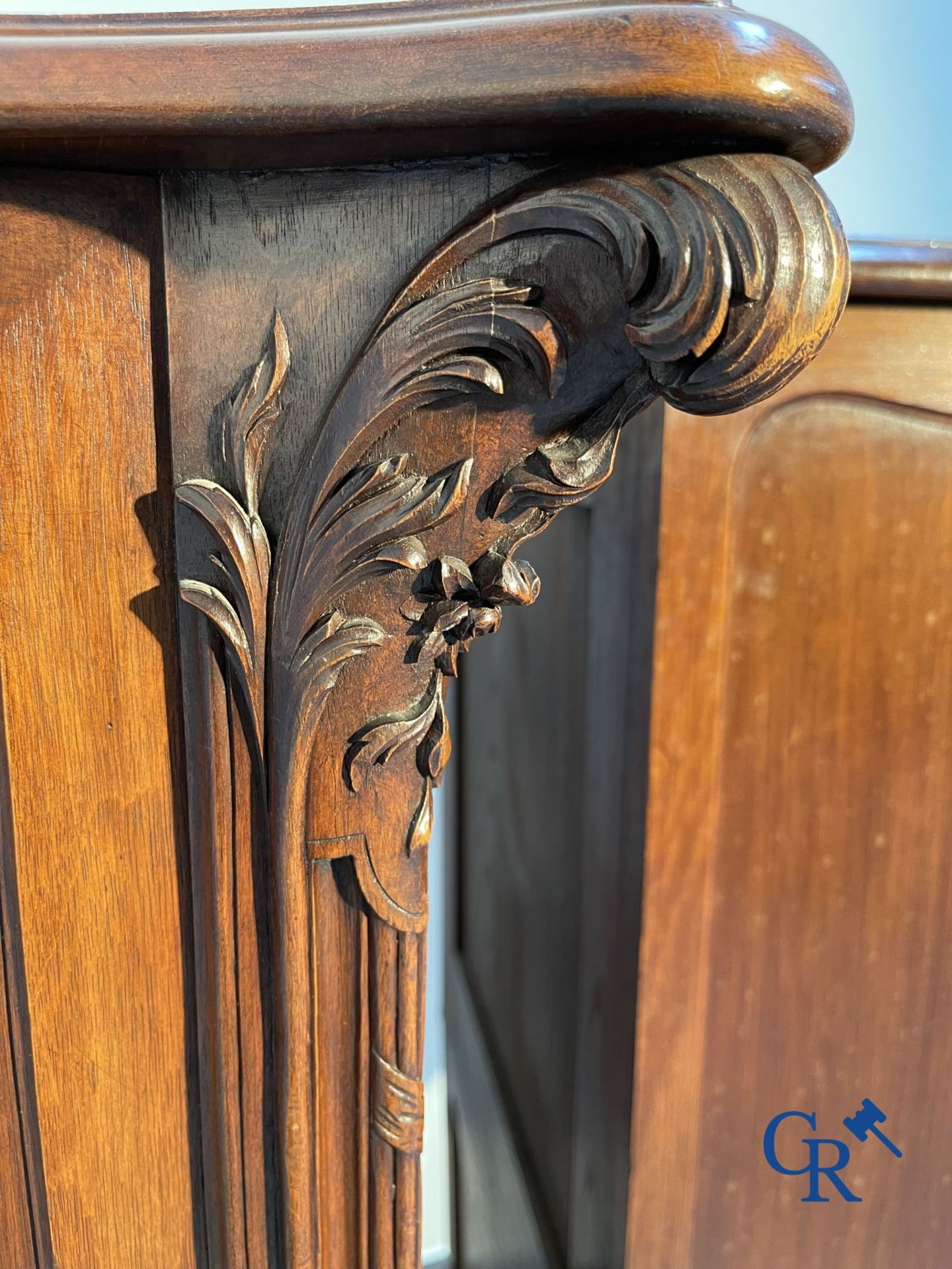 Furniture: A pair of finely carved furniture. LXV style. - Image 7 of 15