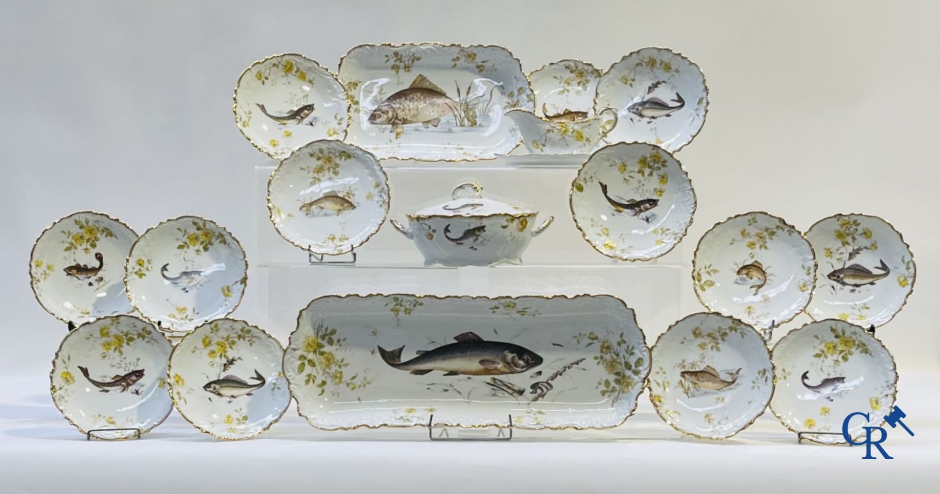 Extraordinary tableware in Brussels porcelain with a theme of freshwater fish. - Bild 2 aus 17