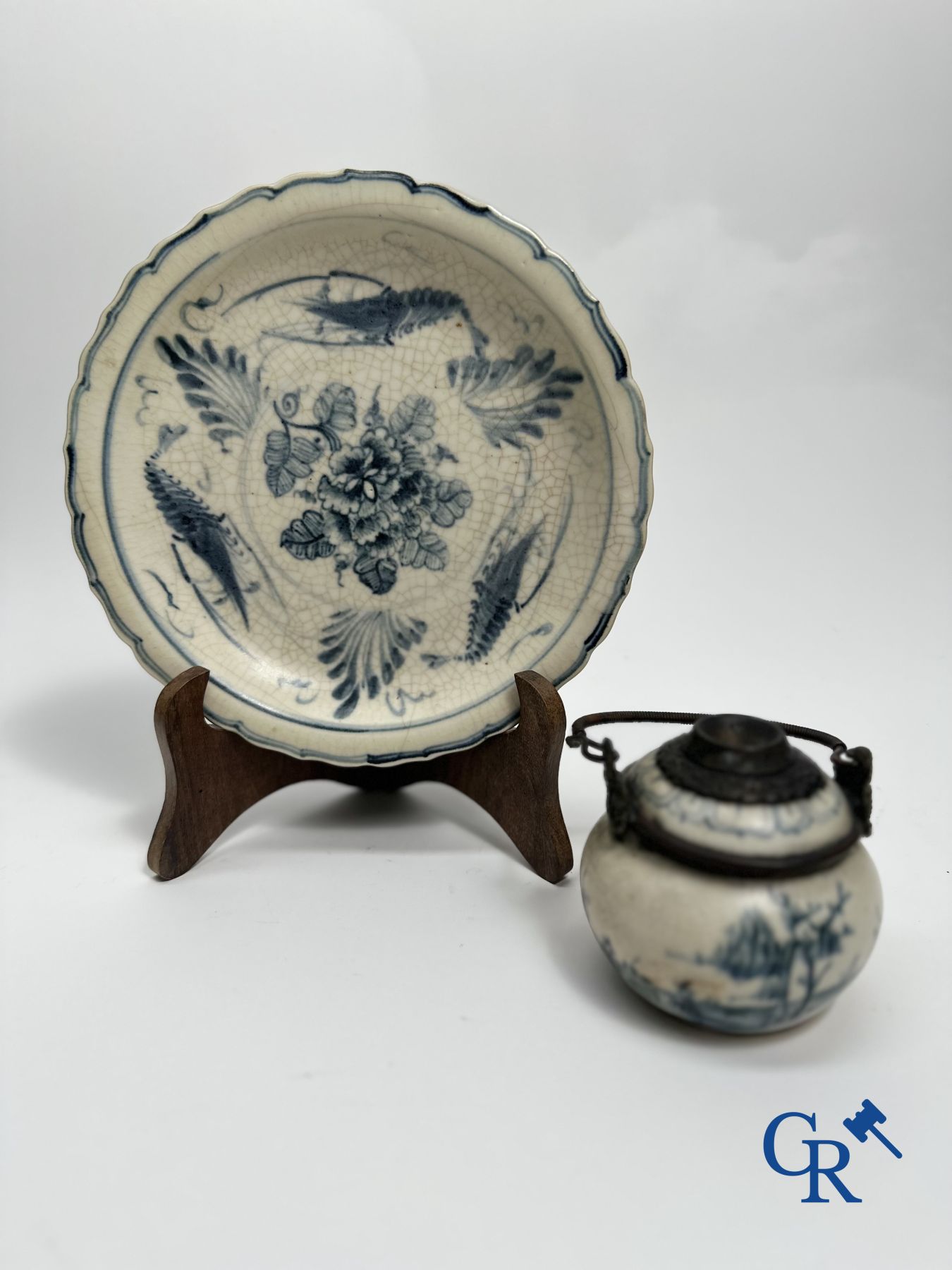 Large lot of blue and white Chinese porcelain for the Vietnamese market.  - Image 5 of 16