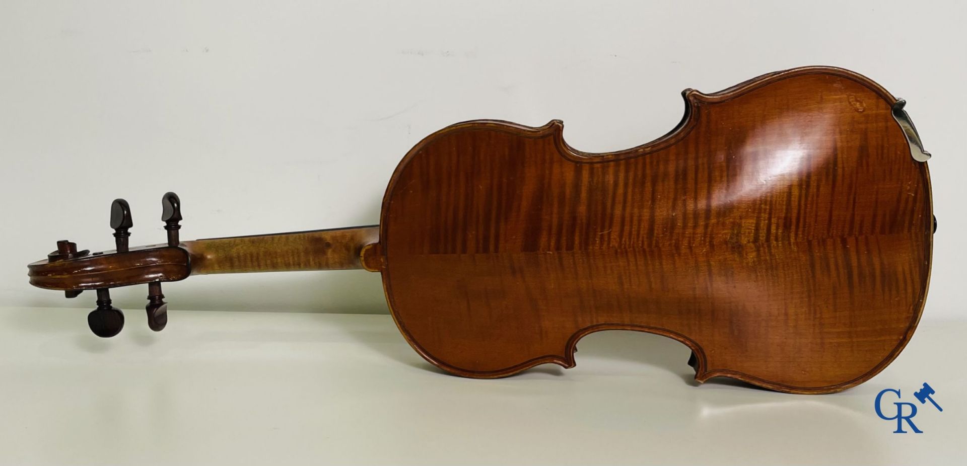 Violin in box with 2 bows. Label Lutherie Artistique M. Couturieux. 357 mm. - Image 2 of 5