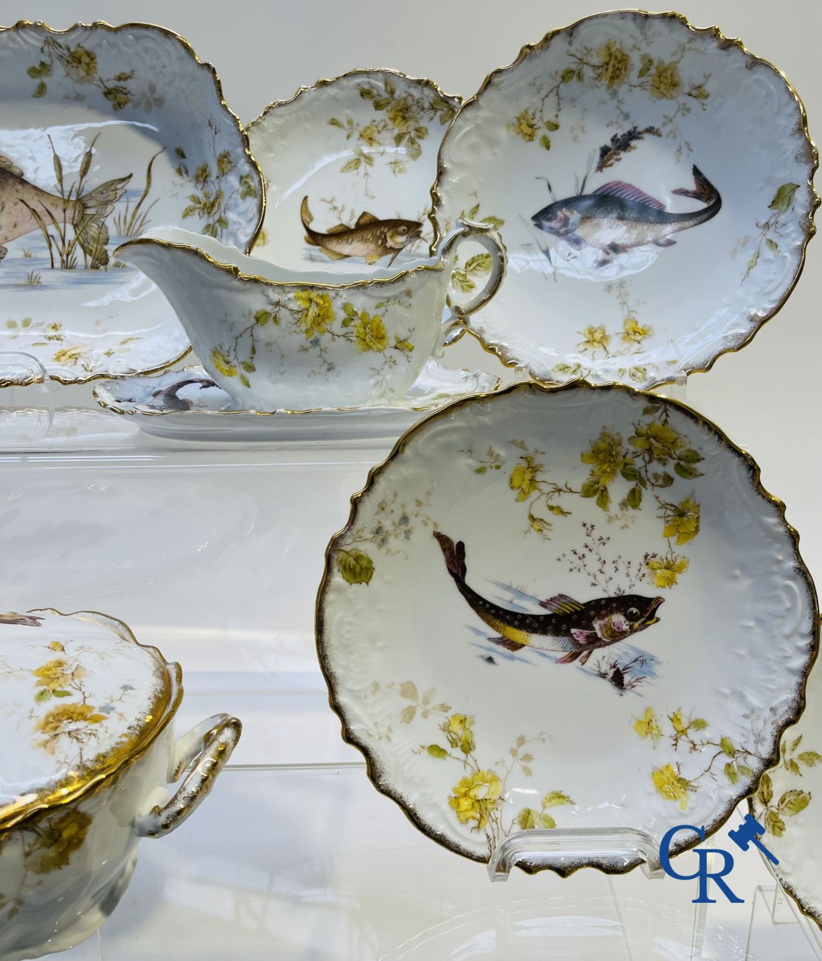 Extraordinary tableware in Brussels porcelain with a theme of freshwater fish. - Image 11 of 17