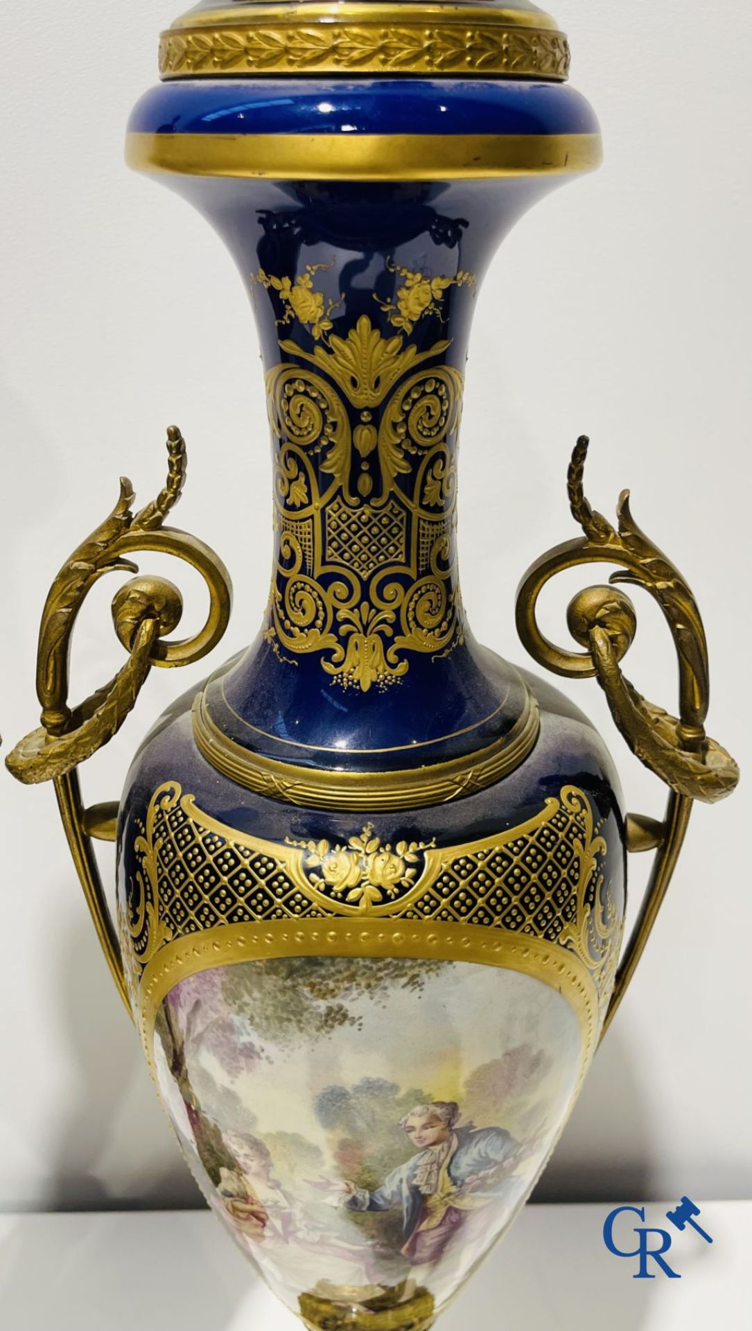 Sèvres: Poitevin. Pair of large vases in faience and bronze frames with romantic scenes. LXVI style. - Image 10 of 17