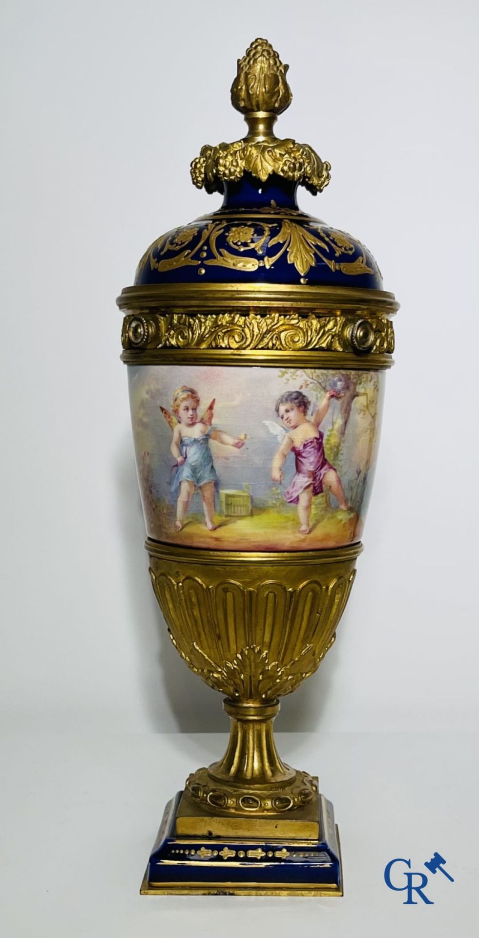 Porcelain: Sèvres: Pair of bronze mounted vases in Sèvres porcelain. Napoleon III period. - Image 3 of 6