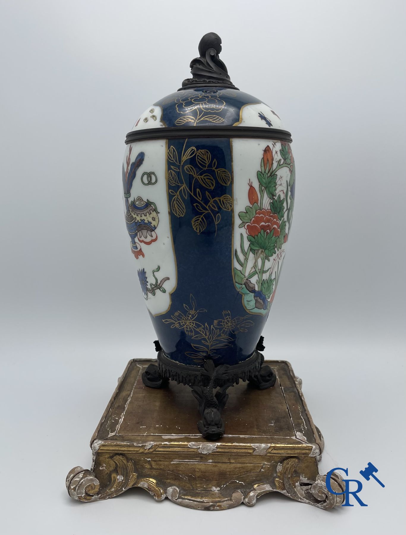 A porcelain table fountain with bronze fittings. - Image 8 of 13