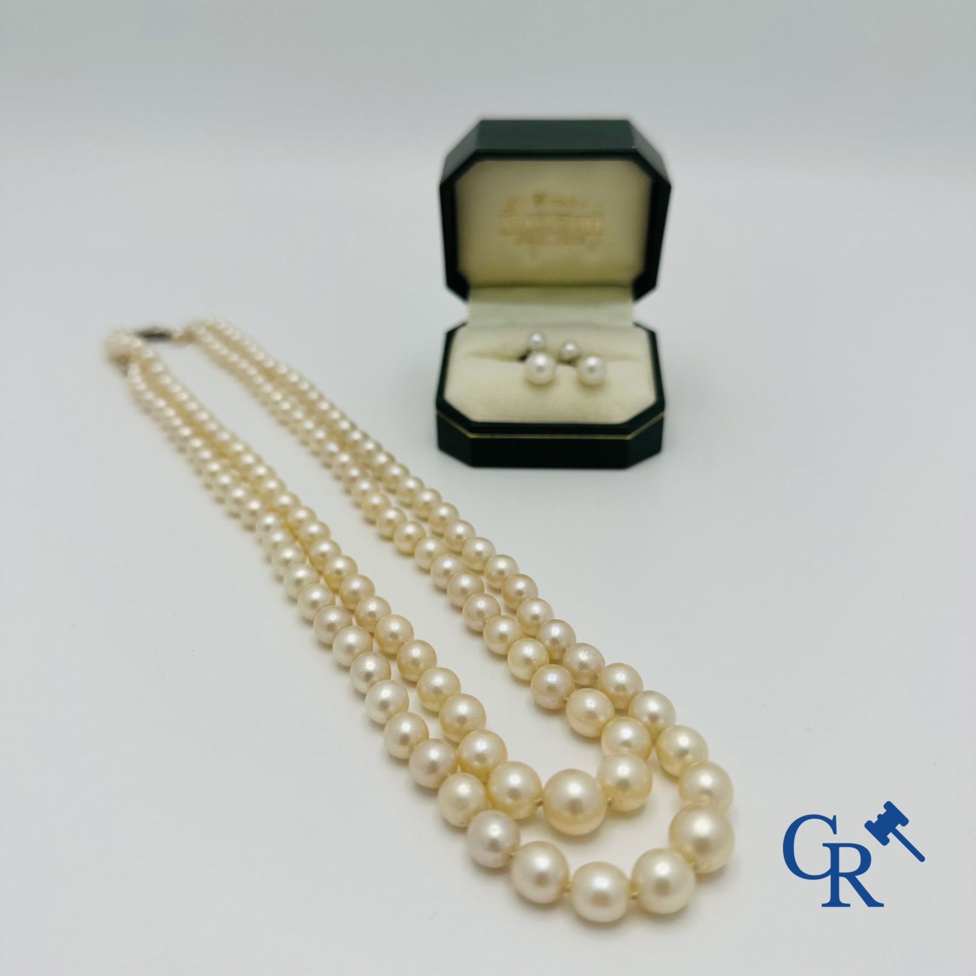 Jewellery: Lot consisting of a pearl necklace with gold clasp 18K and a pair of earrings in white go - Bild 2 aus 5