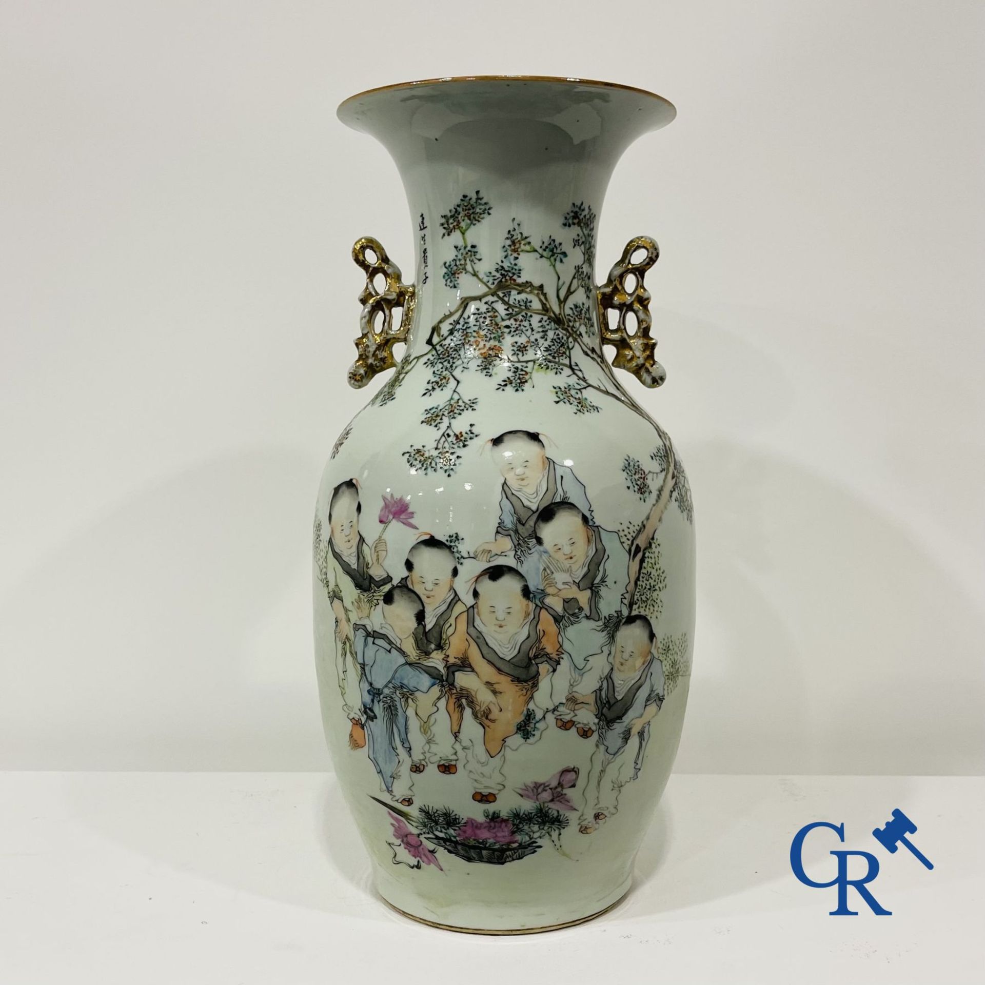 Chinese porcelain: Chinese vase with a decor of 7 children playing in a garden. - Image 13 of 14