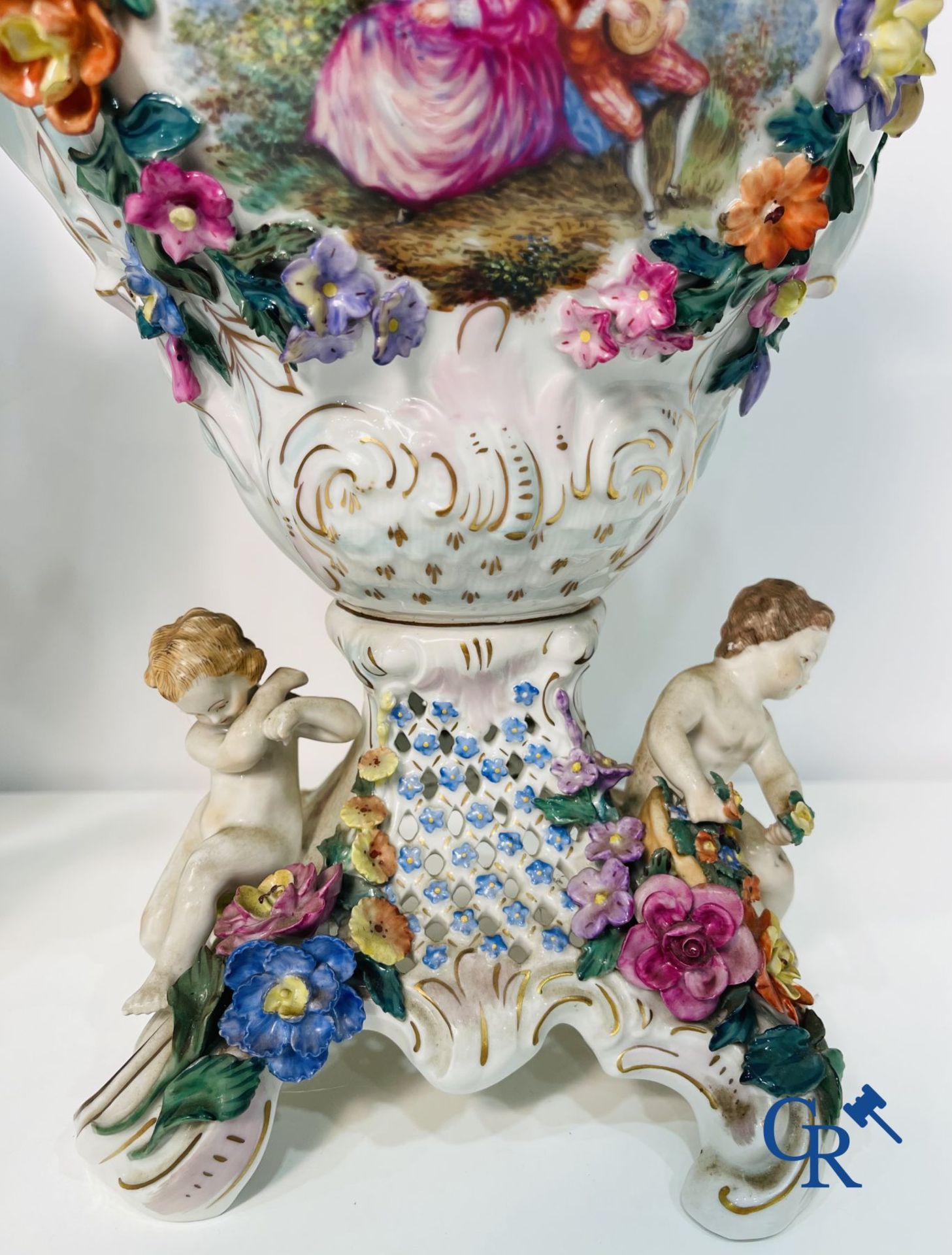 Dresden: A pair of openwork porcelain lid vases. - Bild 8 aus 16