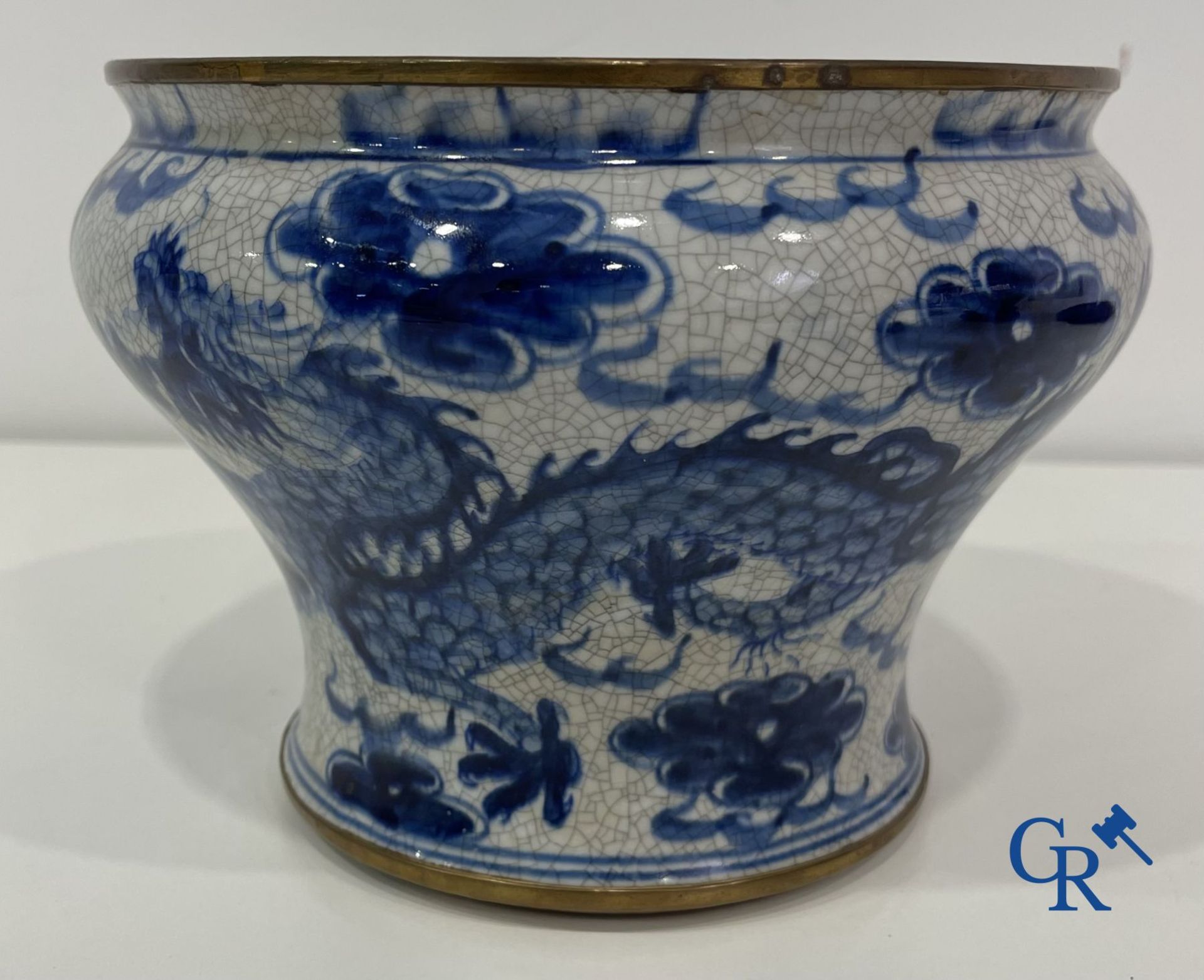 Asian art: A lot with various objects in Chinese porcelain, bronze , red lacquer and rock. 19th-20th - Bild 6 aus 18