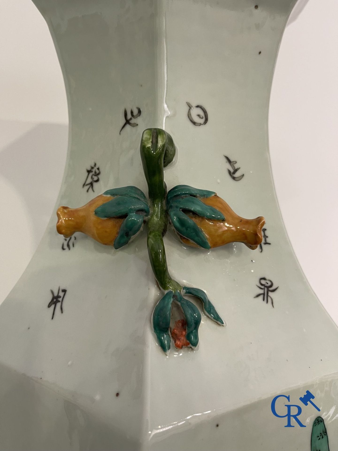 Asian Art: Chinese porcelain. A hexagonal Chinese Famille rose vase with sages and scholars. 19/20th - Image 7 of 22