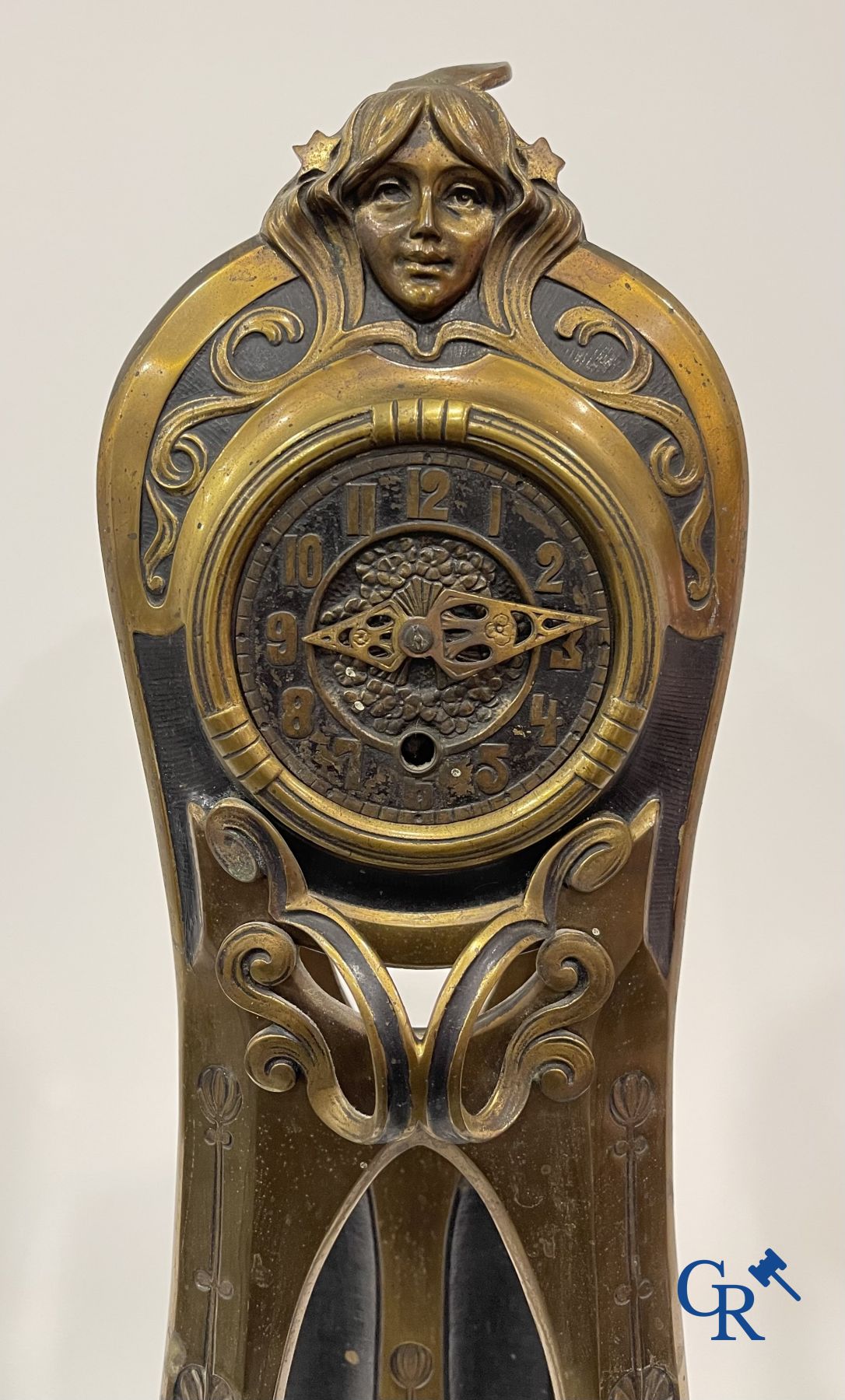 Art Nouveau: Exceptional bronze clock set in Art Nouveau. - Bild 4 aus 9