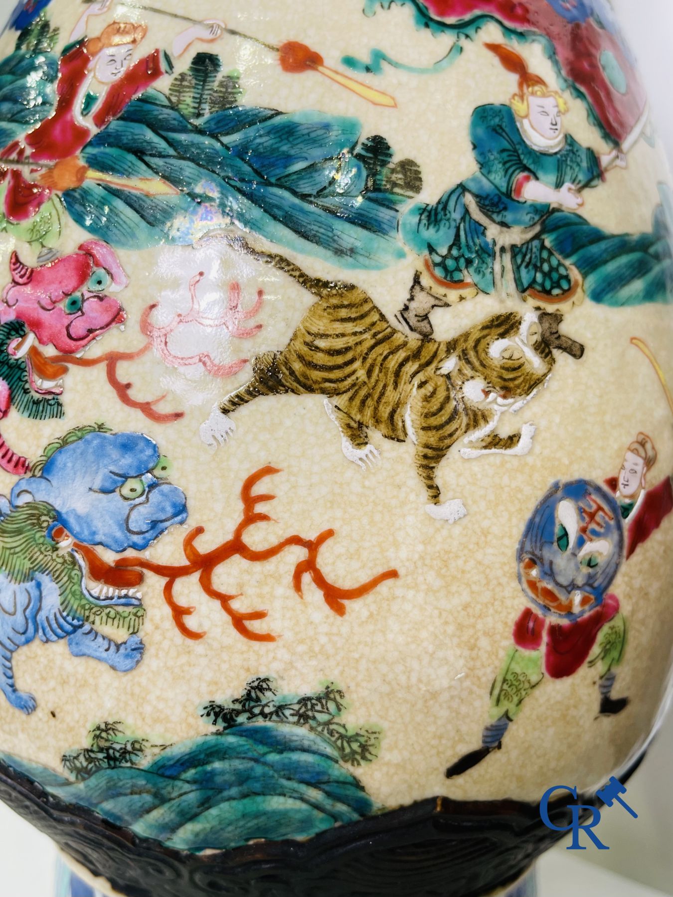 Asian Art: A pair of Chinese Nanking vases with famille rose decor. - Image 12 of 23