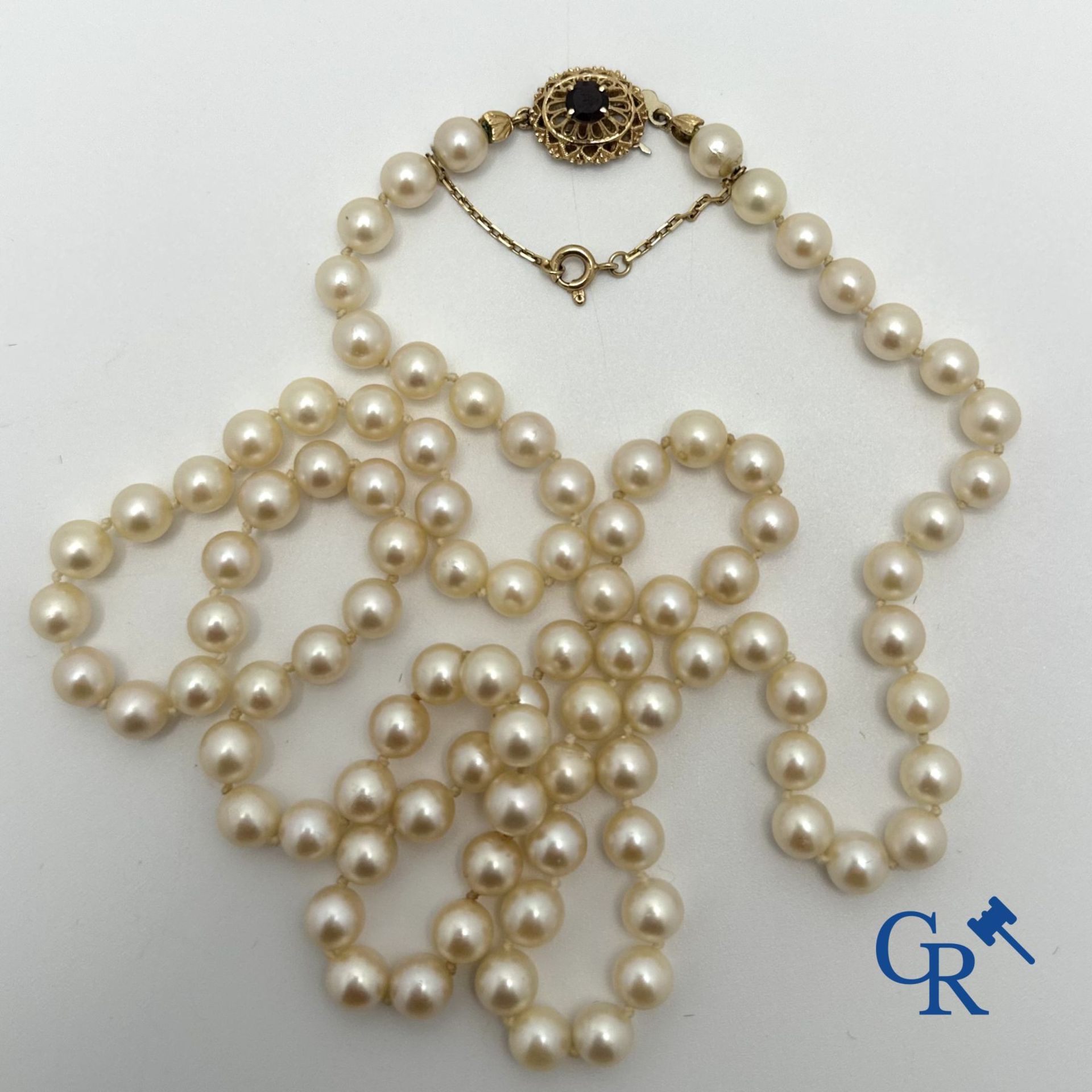 Jewellery: Lot consisting of a pearl necklace with gold clasp 18K and a pair of earrings in gold 18K - Bild 3 aus 6