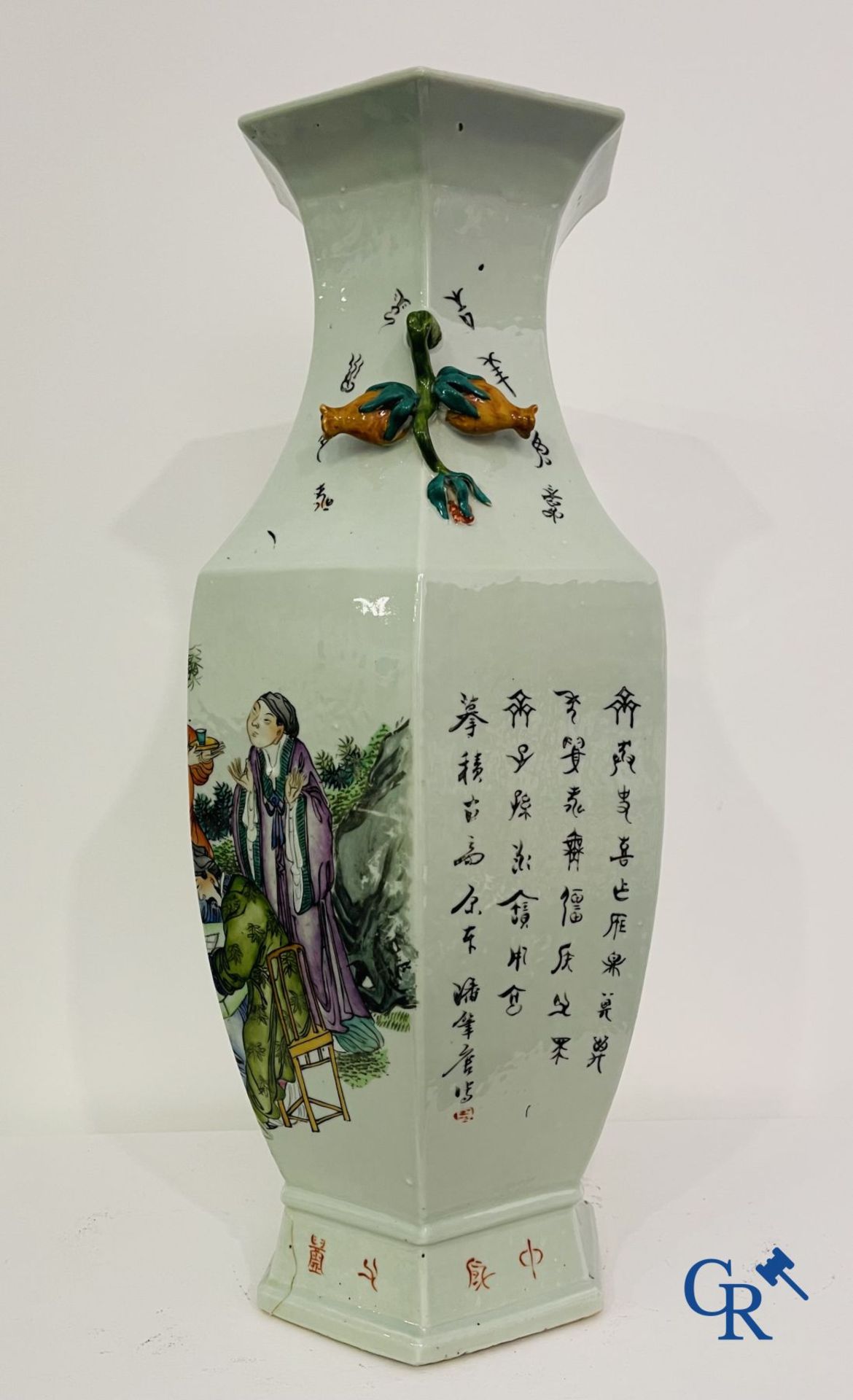 Asian Art: Chinese porcelain. A hexagonal Chinese Famille rose vase with sages and scholars. 19/20th - Image 13 of 22