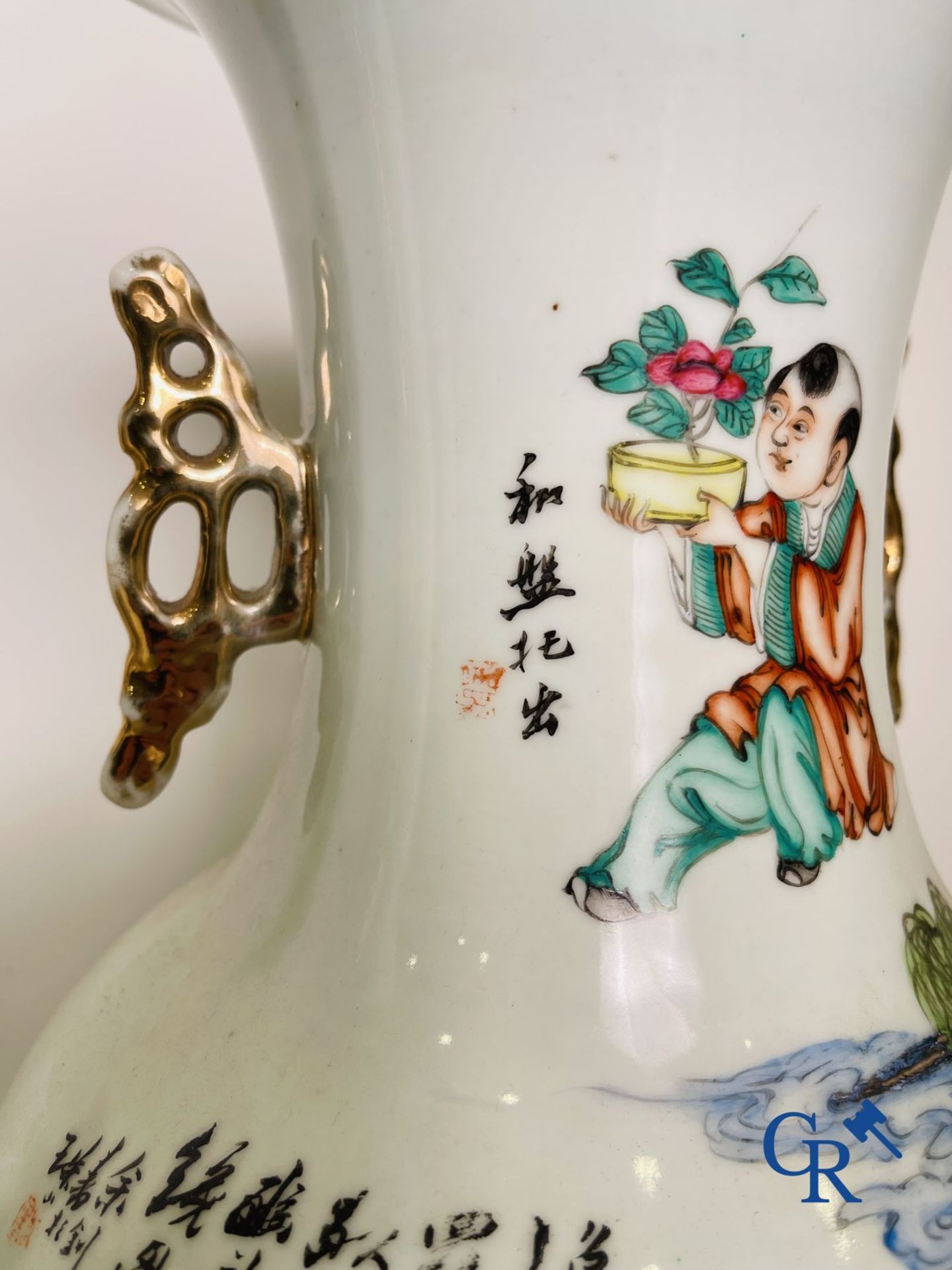 Chinese porcelain: A pair of Chinese vases with a double decor. - Image 3 of 30