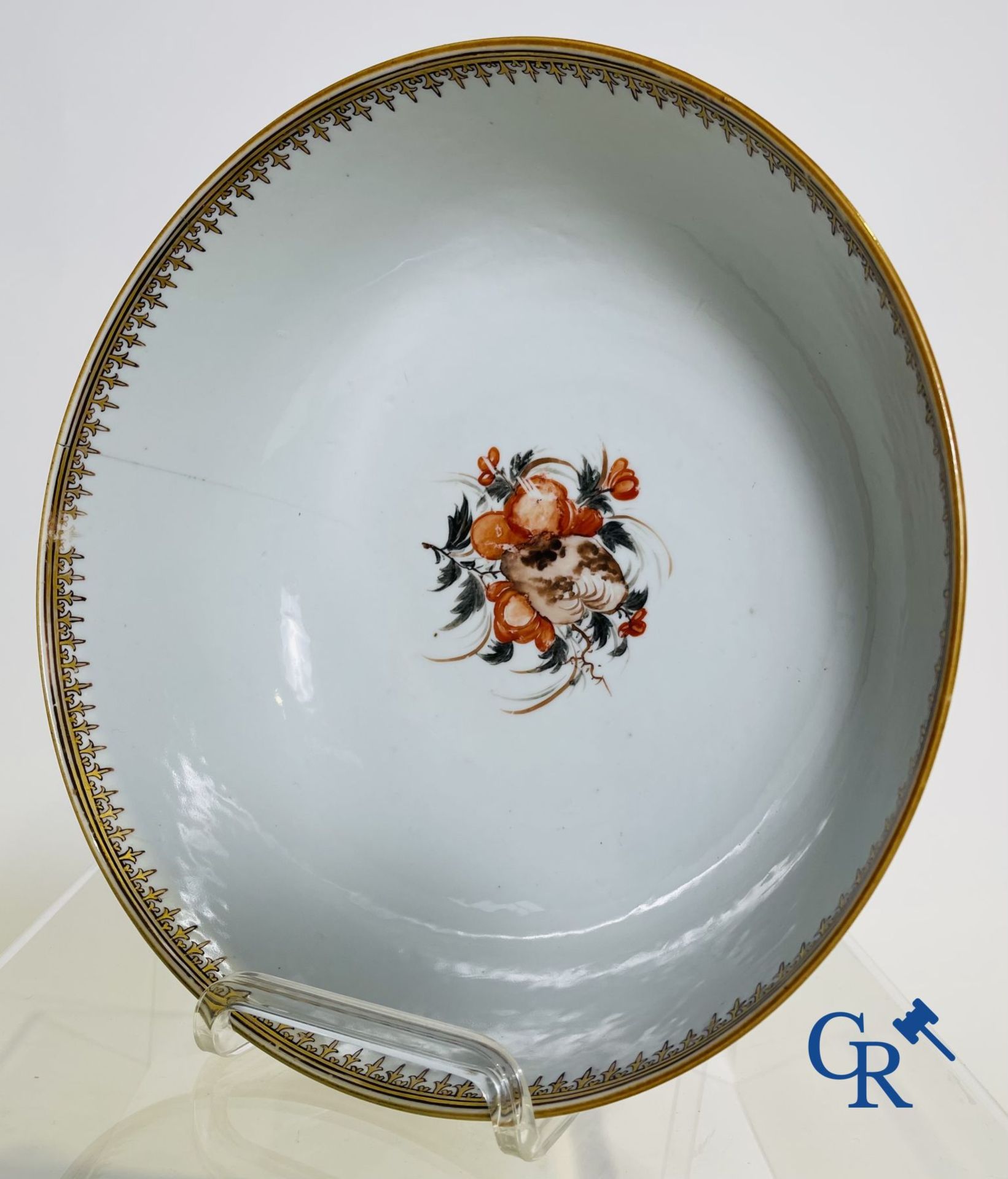 A large Chinese famille rose mandarin bowl, a famille rose cup and saucer and a figurine in blanc de - Bild 16 aus 25