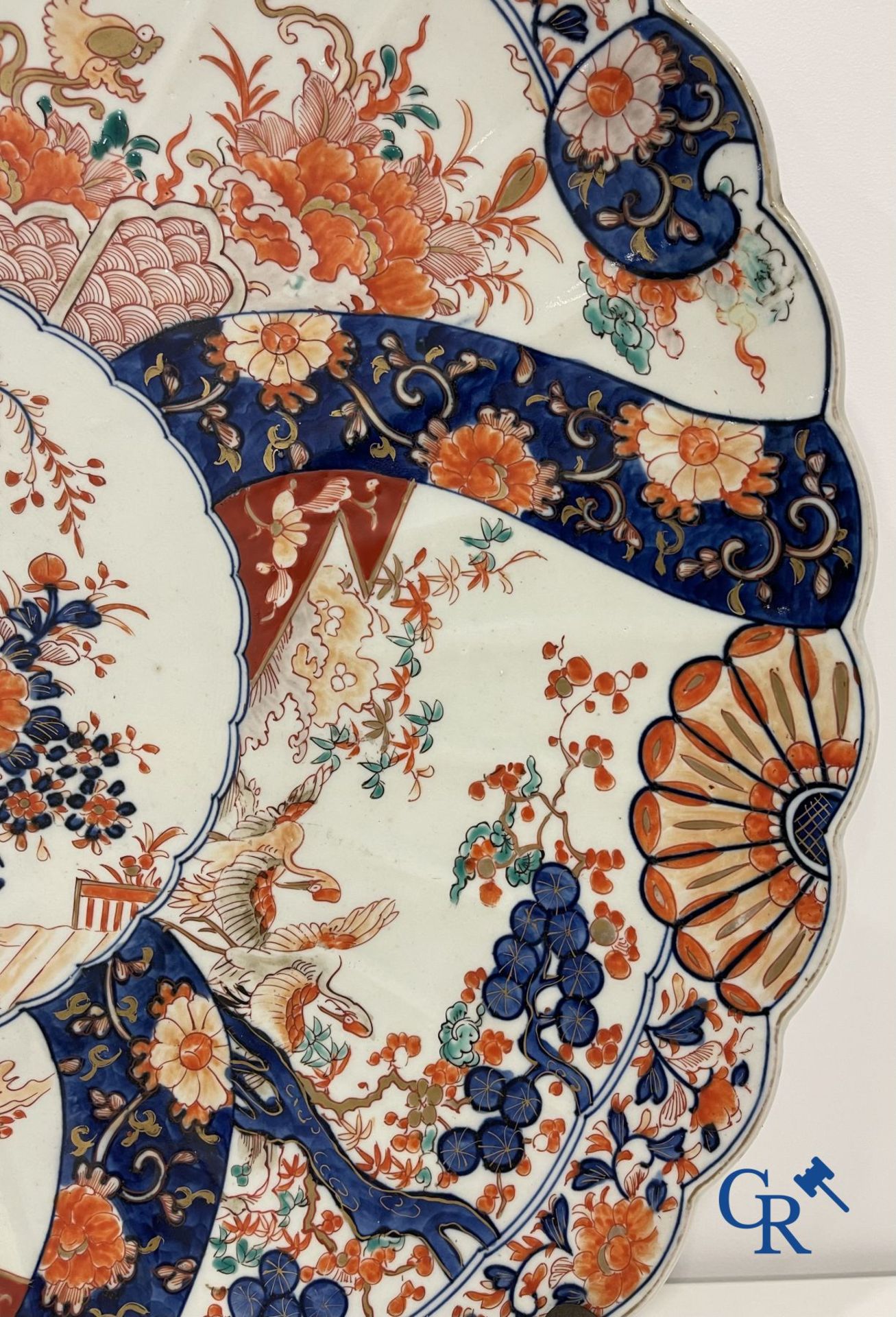Asian Art: An imposing dish in imari porcelain. 19th century. - Image 6 of 12