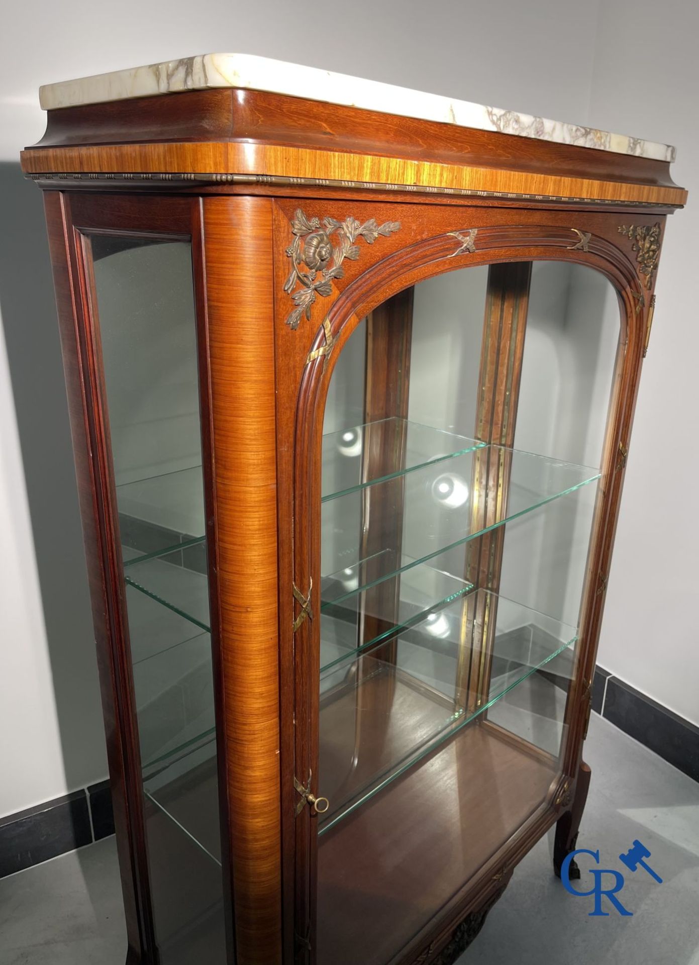 Display cabinet in LXVI style with bronze fittings. period 1900-1920 - Image 3 of 17