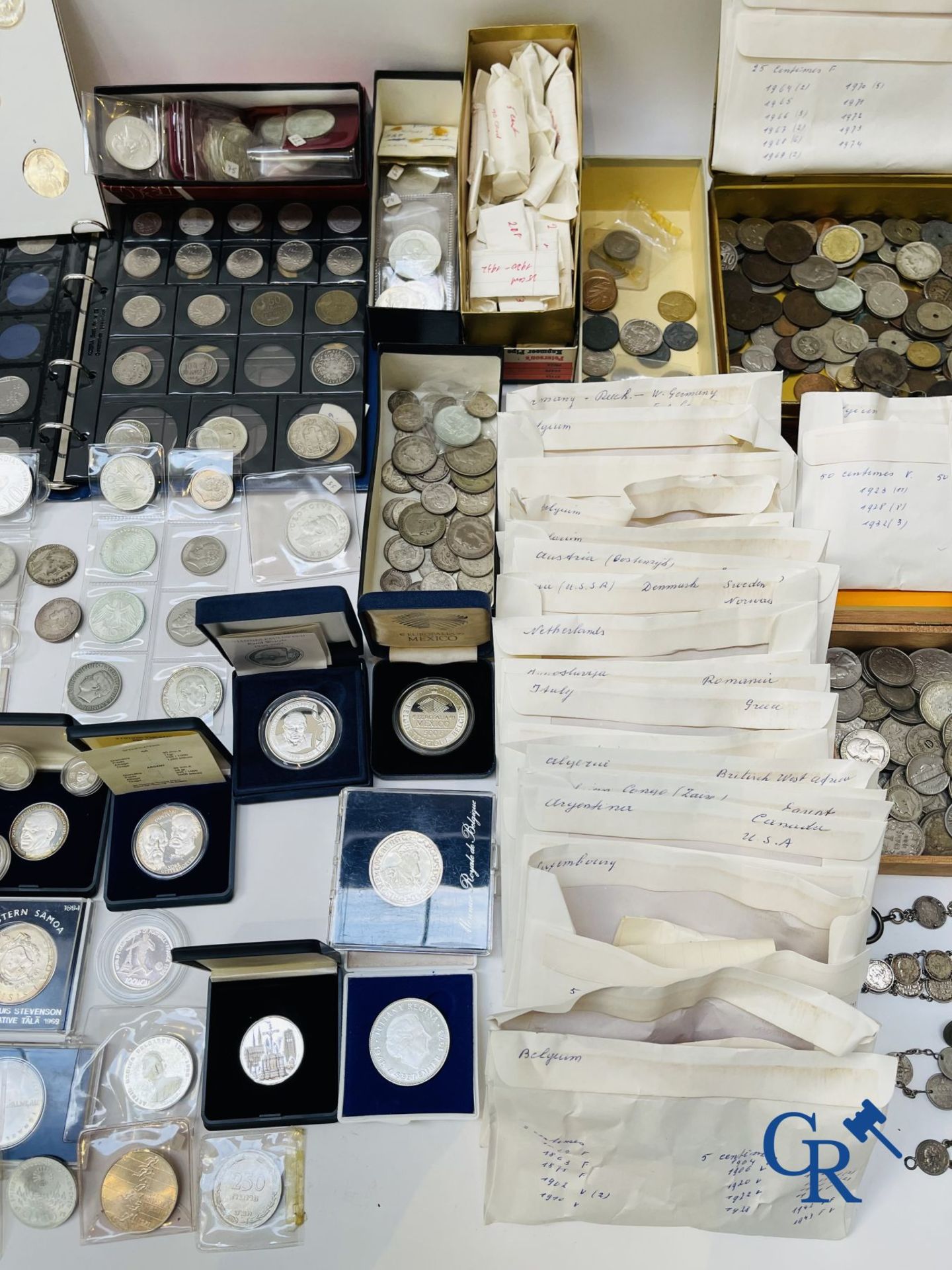 Coins: Large lot of various coins in silver, copper and nickel. - Image 7 of 12